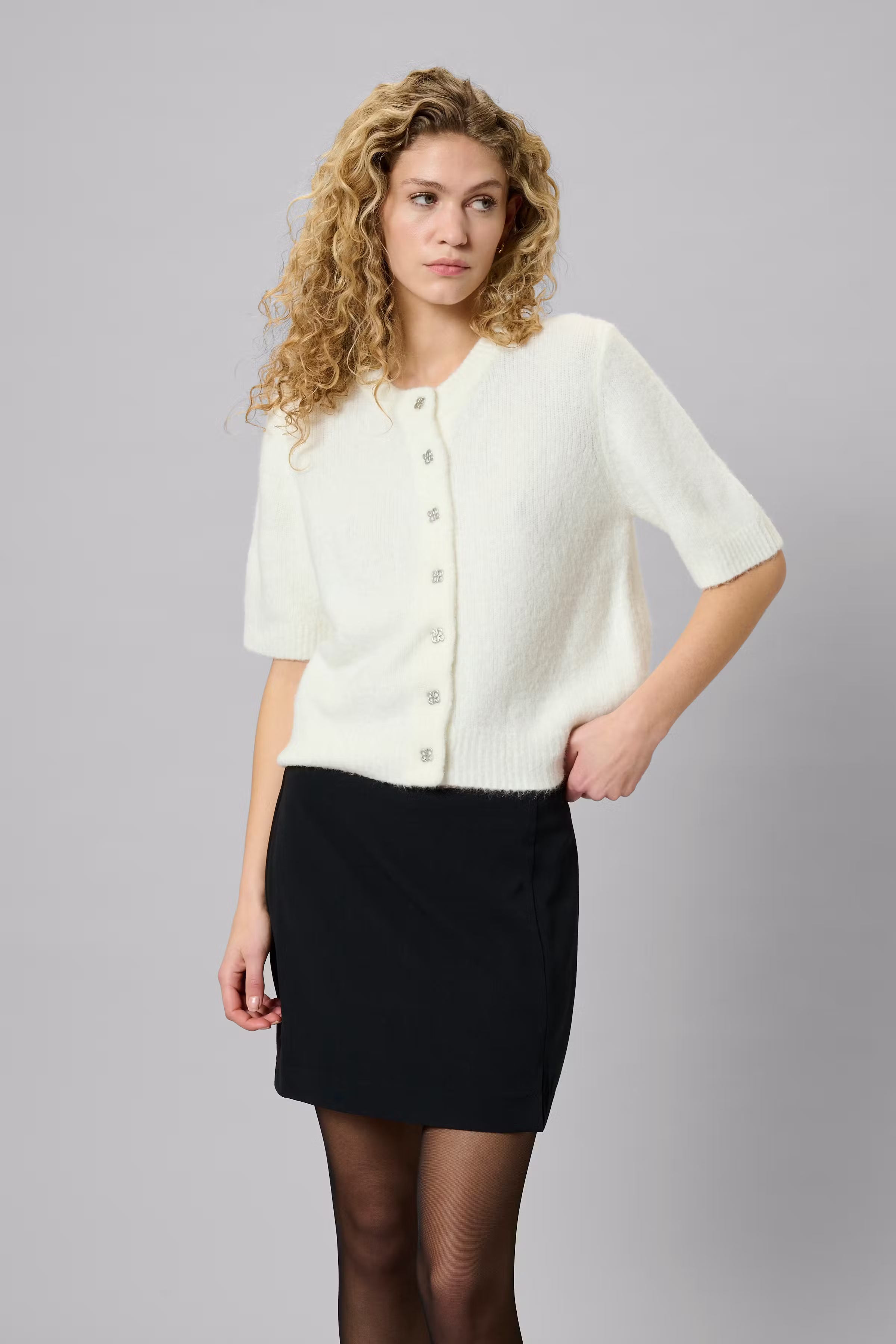 EllieMW Cardigan LOOKBOOK FRONT 10705114-110602