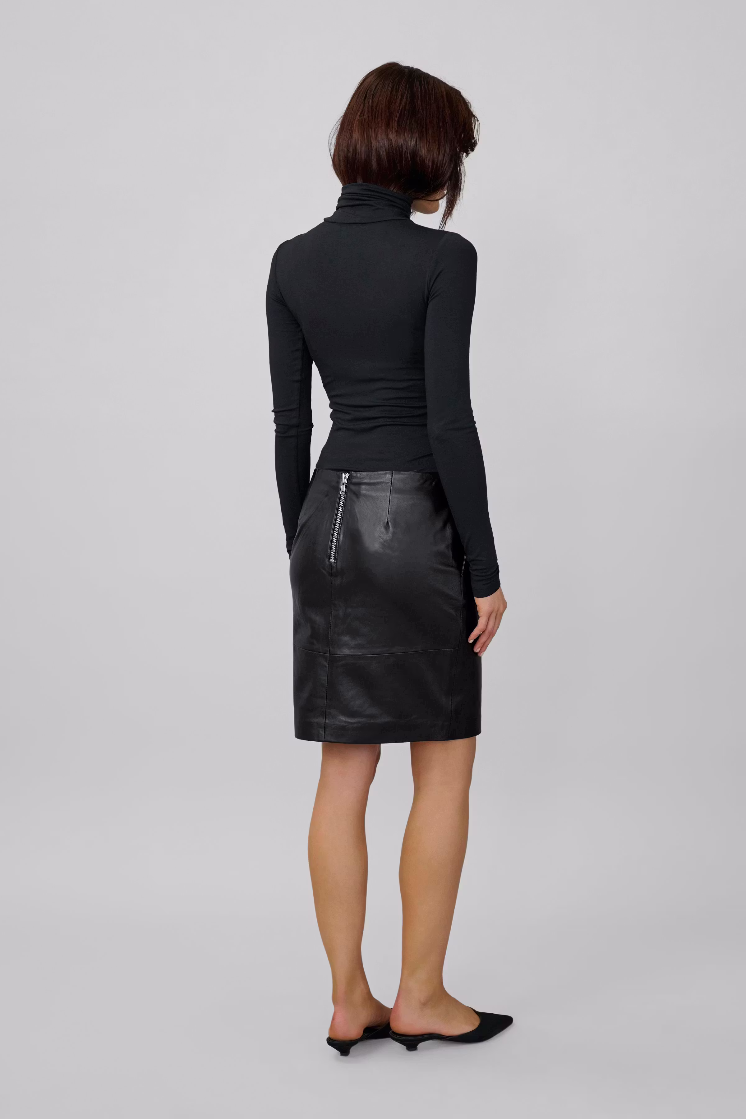 19 THE LEATHER SKIRT LOOKBOOK BACK 10703578-100031