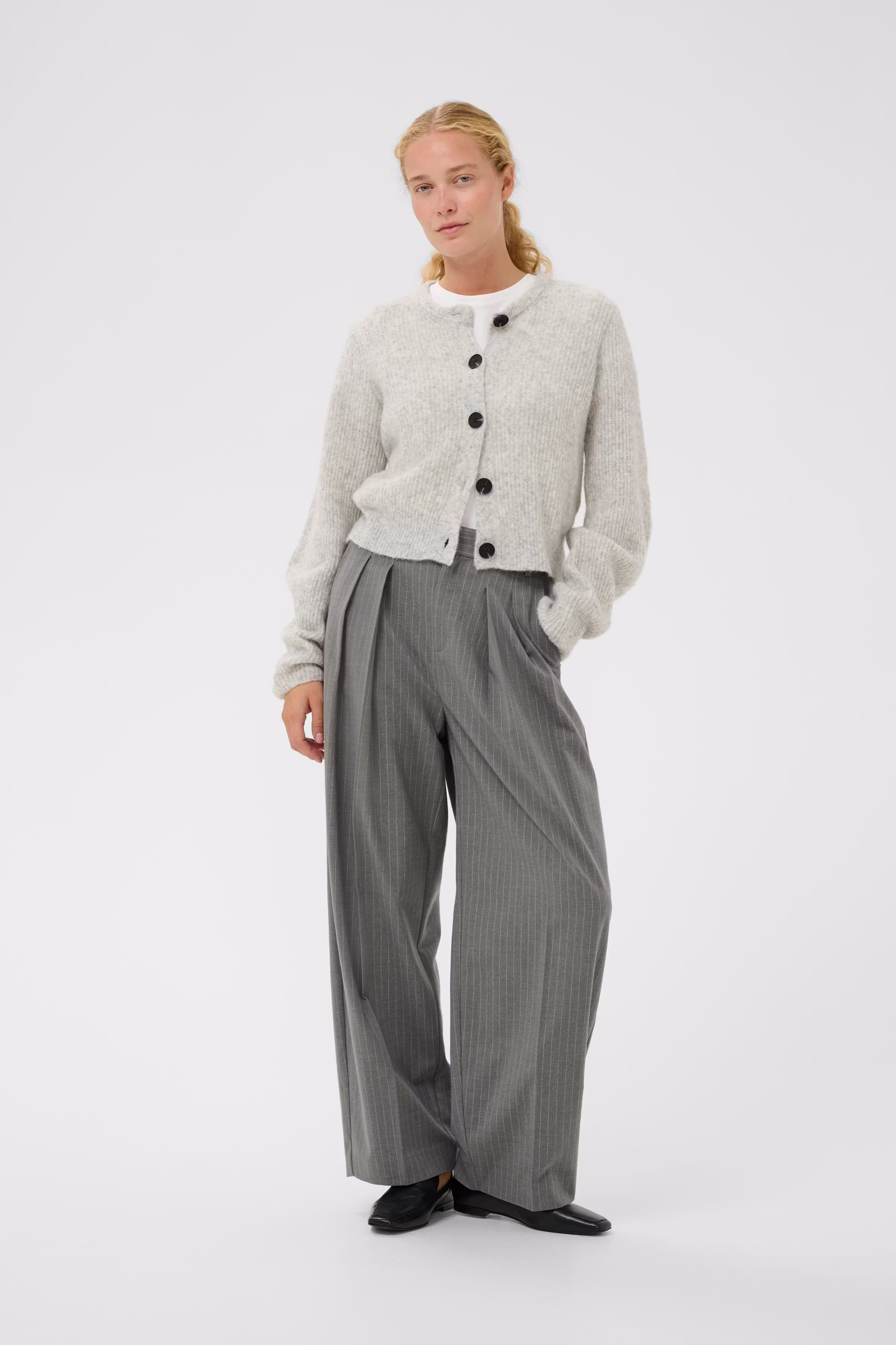 NIASIW Cardigan LOOKBOOK FRONT 30112297-300285