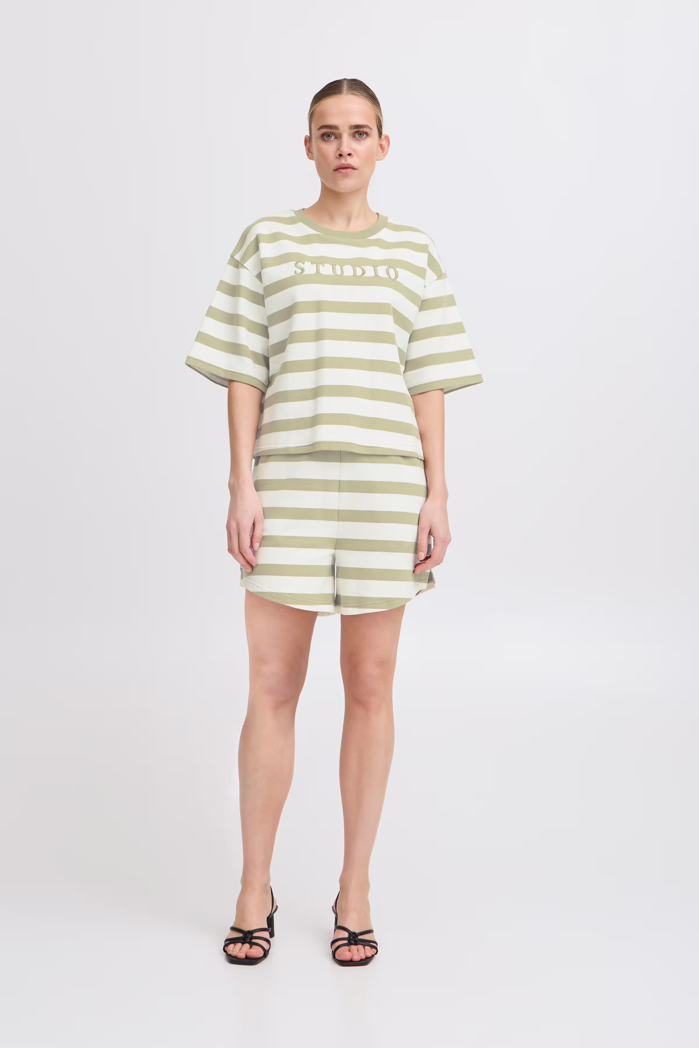 IHOCIE T-shirt LOOKBOOK FRONT 20122776-204373