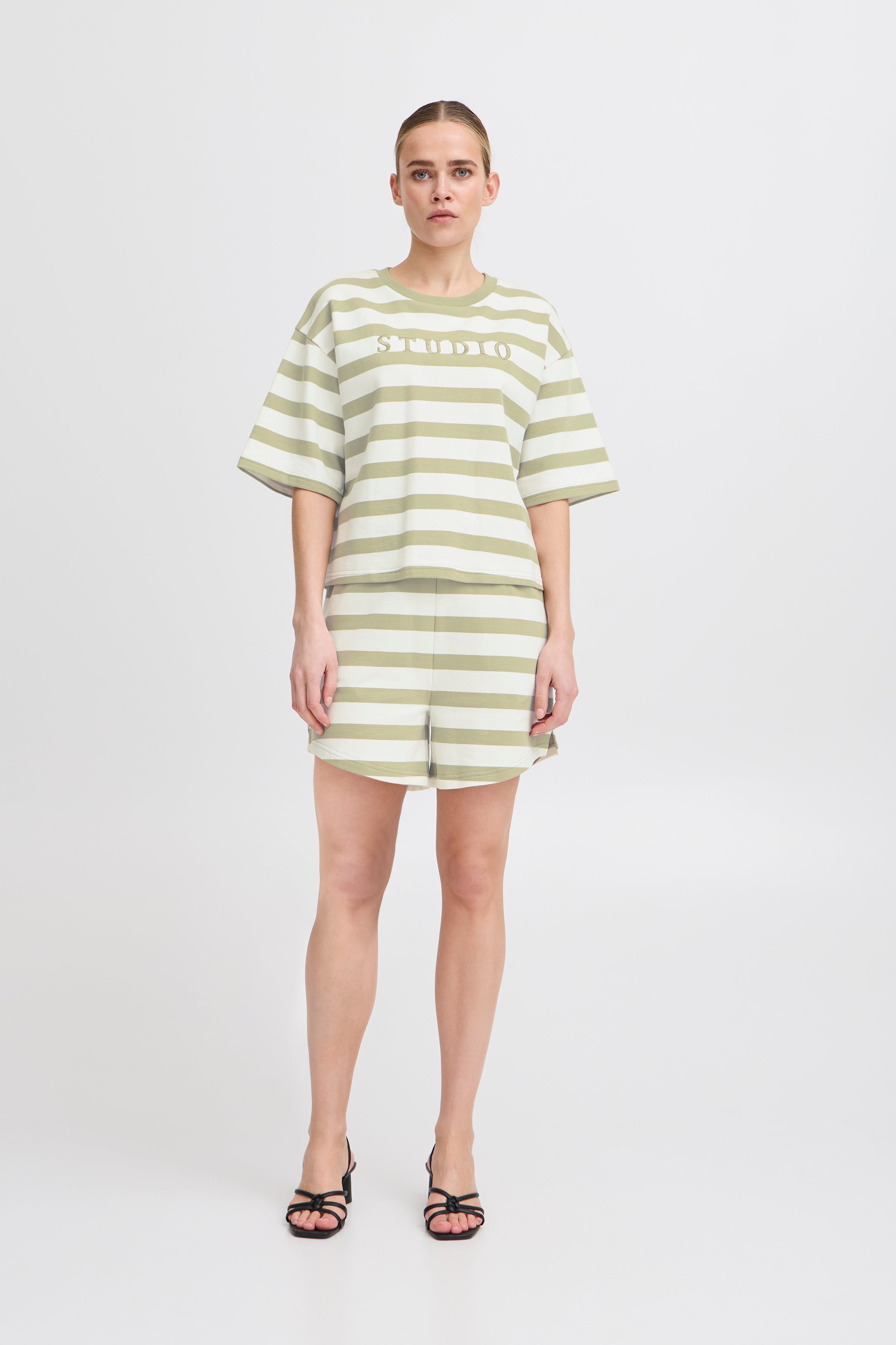 IHOCIE T-shirt LOOKBOOK FRONT 20122776-204373