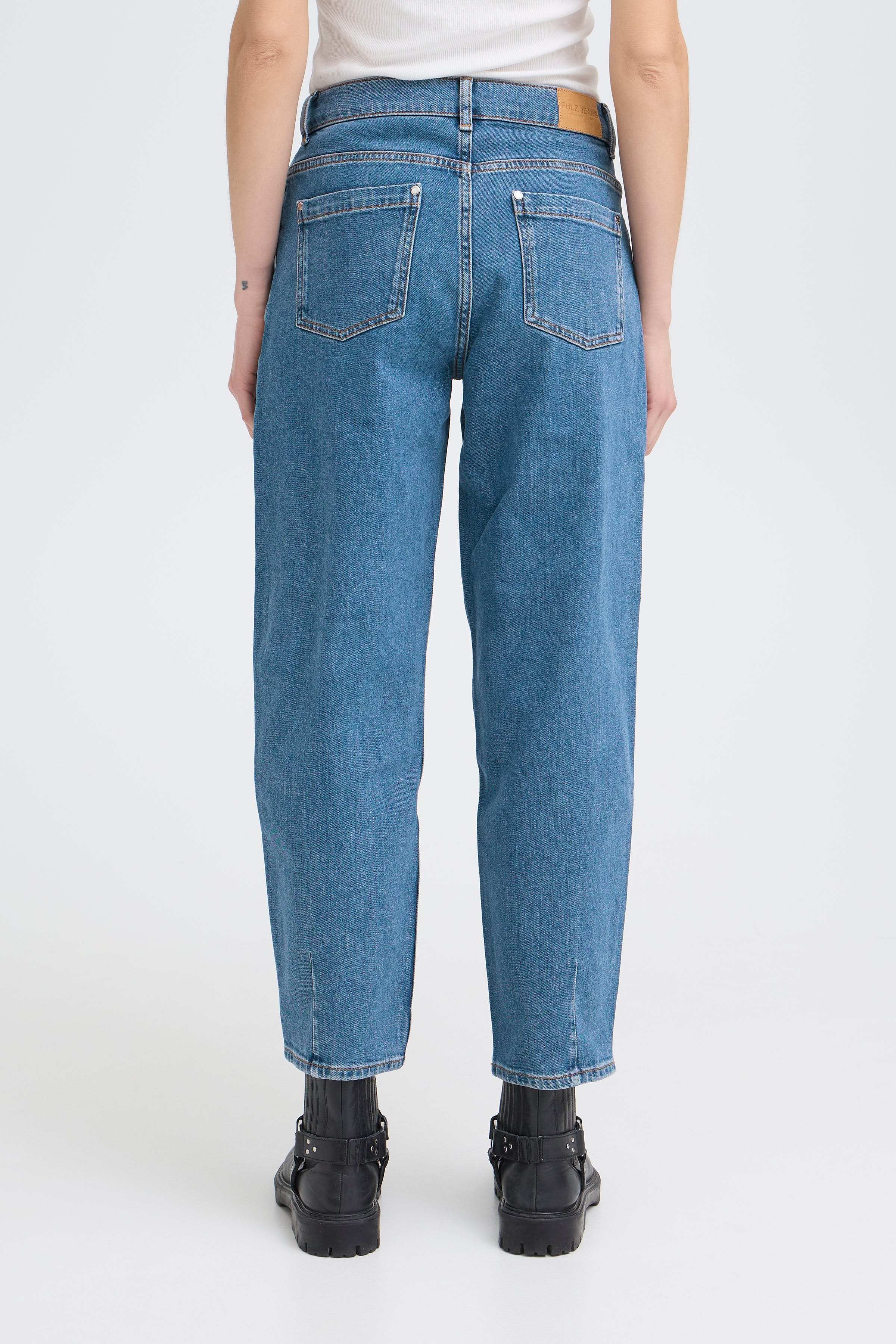 PZLIRA UHW Jeans Tapered Leg LOOKBOOK BACK 50209032-200005