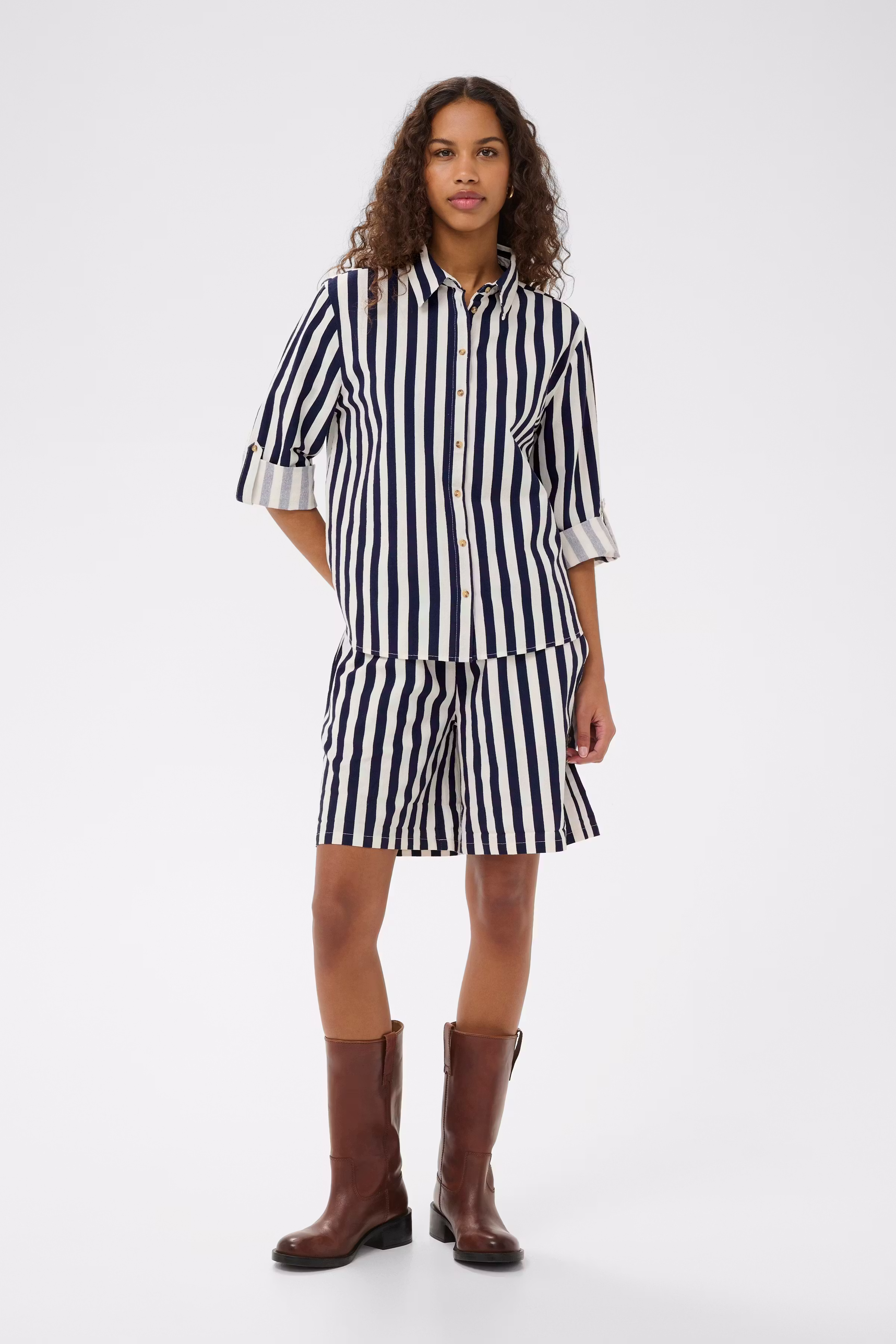 ZalindaSZ Shorts LOOKBOOK FRONT 30513817-305176