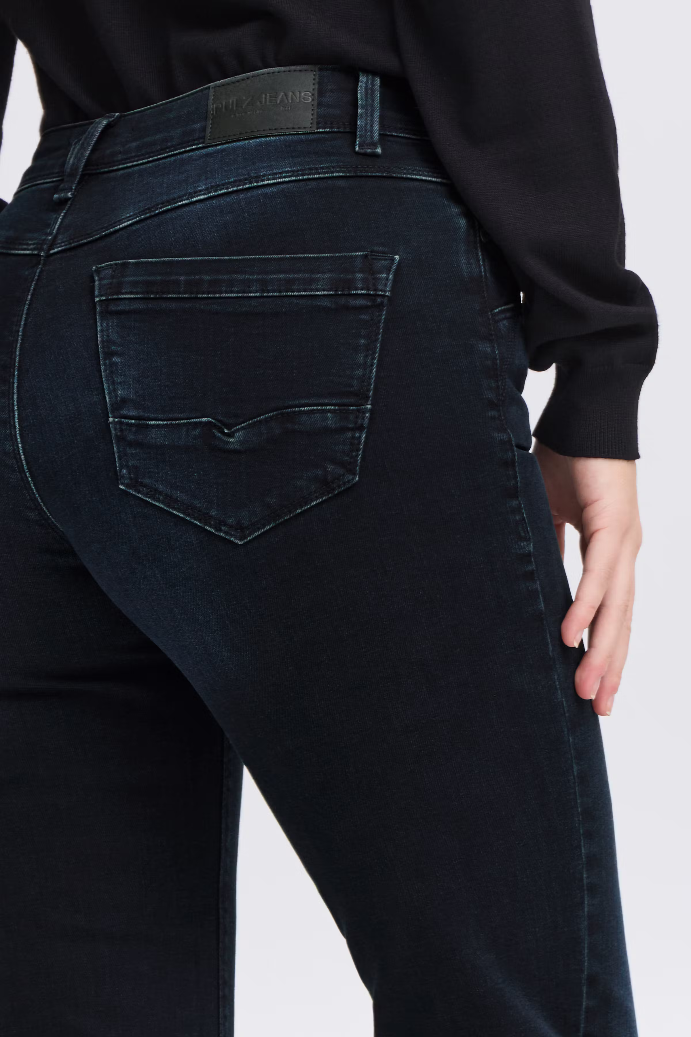 PZKAROLINA HW JEANS STRAIGHT L LOOKBOOK DETAIL 50205580-201334