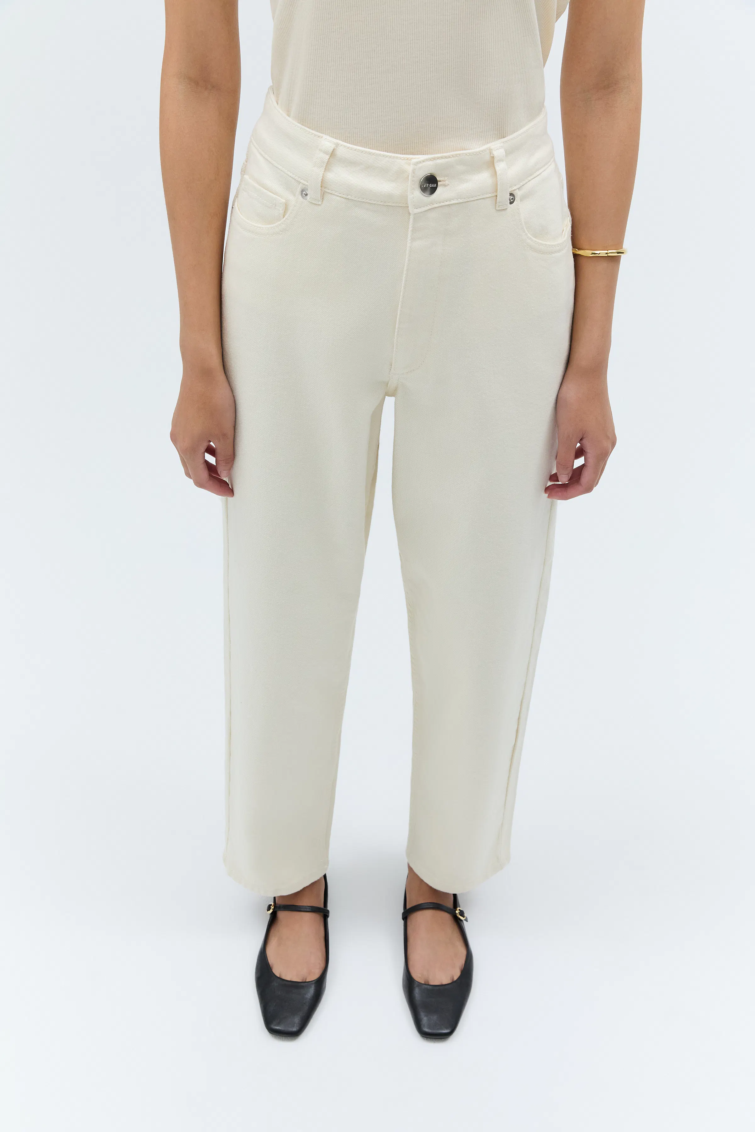IOPETRA JEANS LOOKBOOK FRONT 30600612-WH011