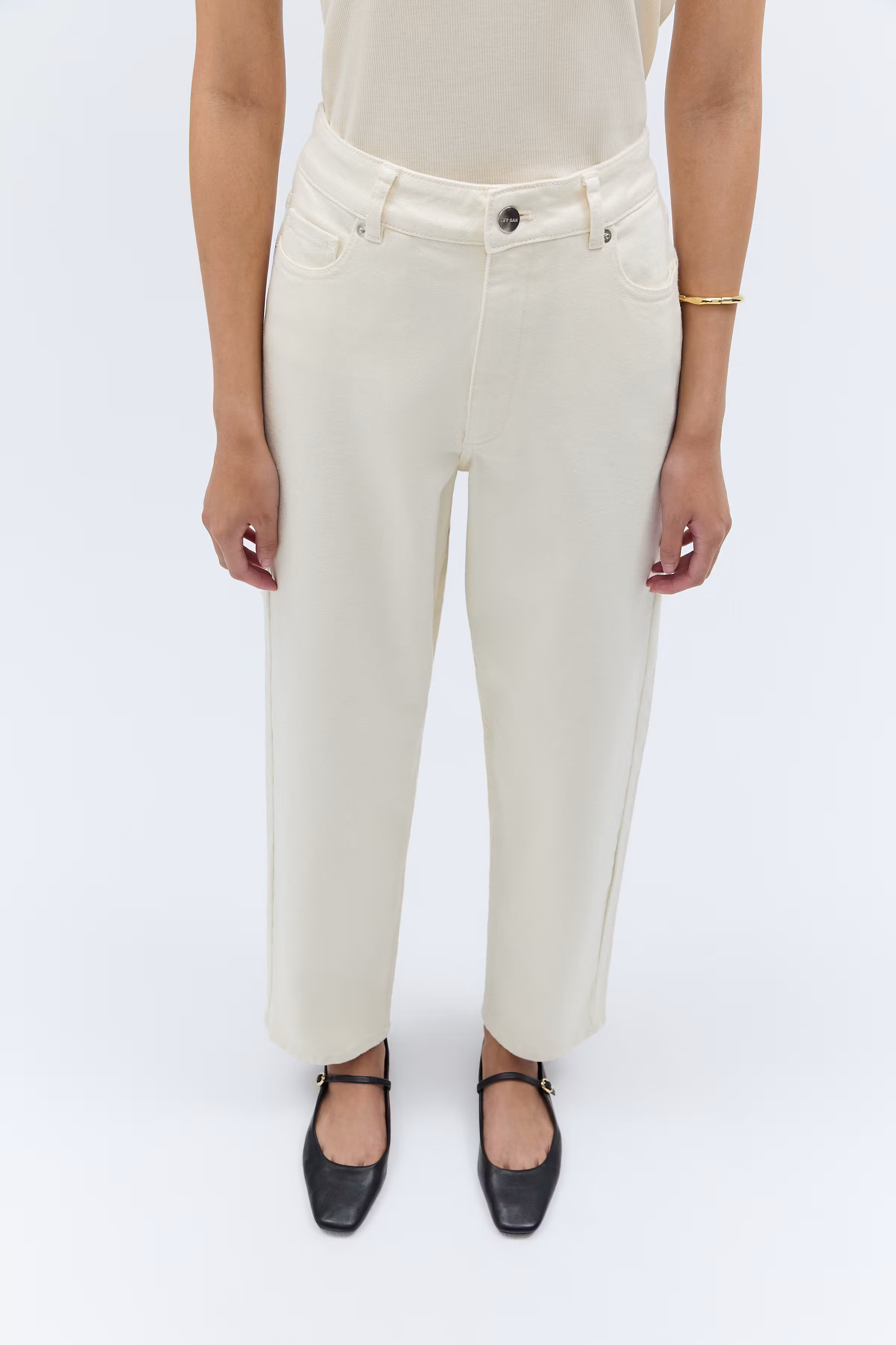 IOPETRA JEANS LOOKBOOK FRONT 30600612-WH011