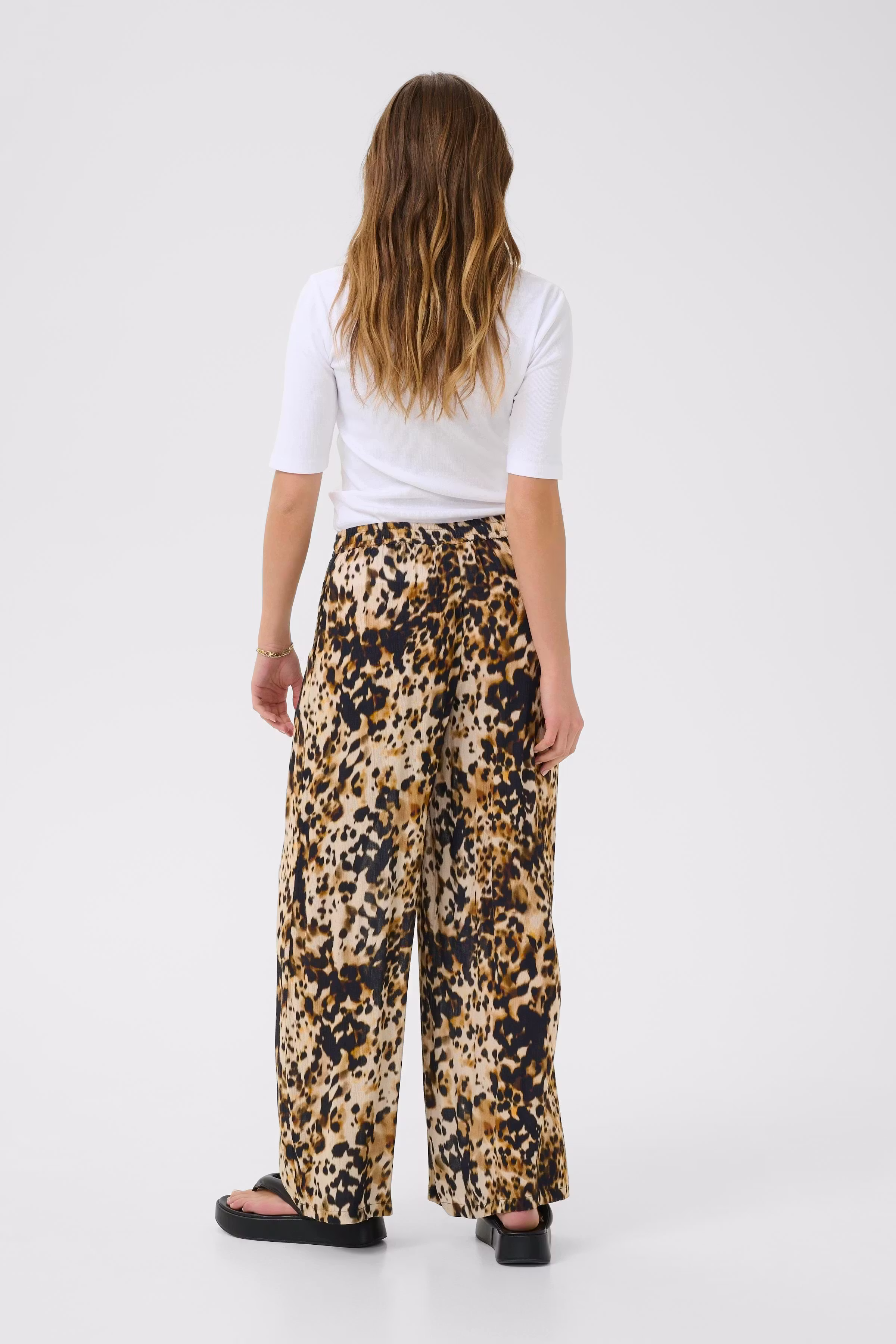 KAthora Trousers LOOKBOOK BACK 10510037-107550