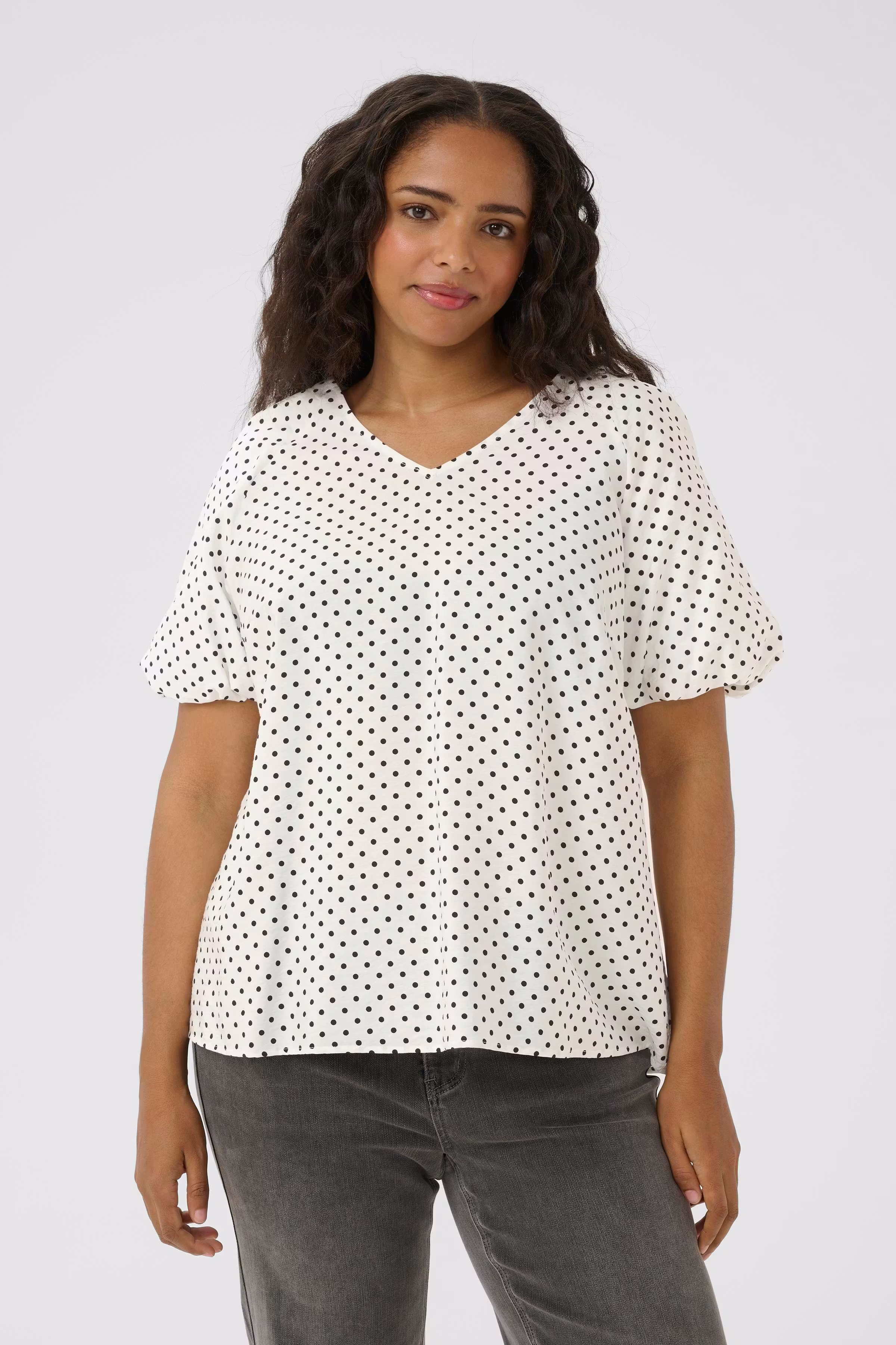 KCgina Bluse LOOKBOOK FRONT 10583435-107713