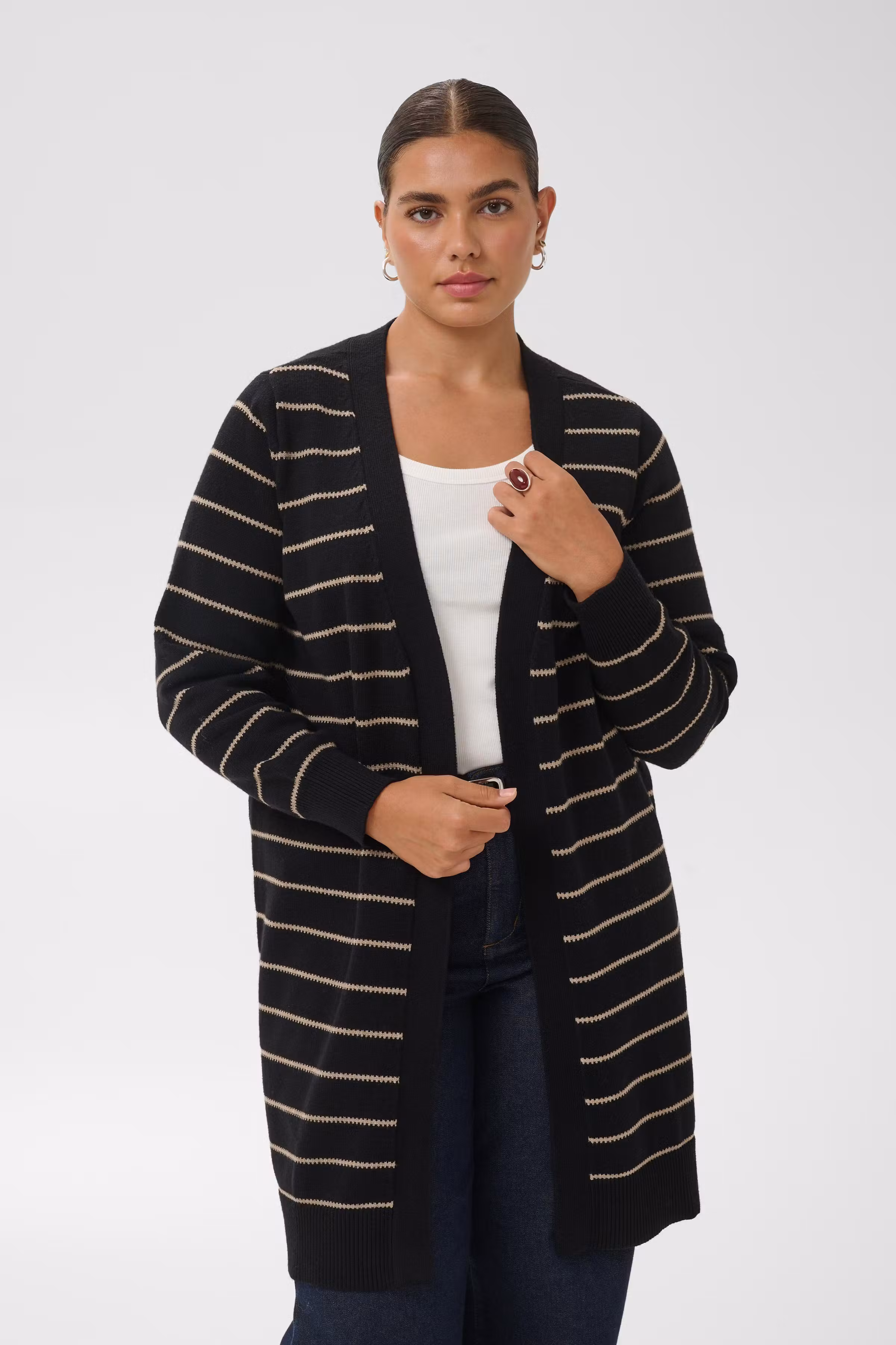 KCariella Cardigan LOOKBOOK FRONT 10584597-1000113