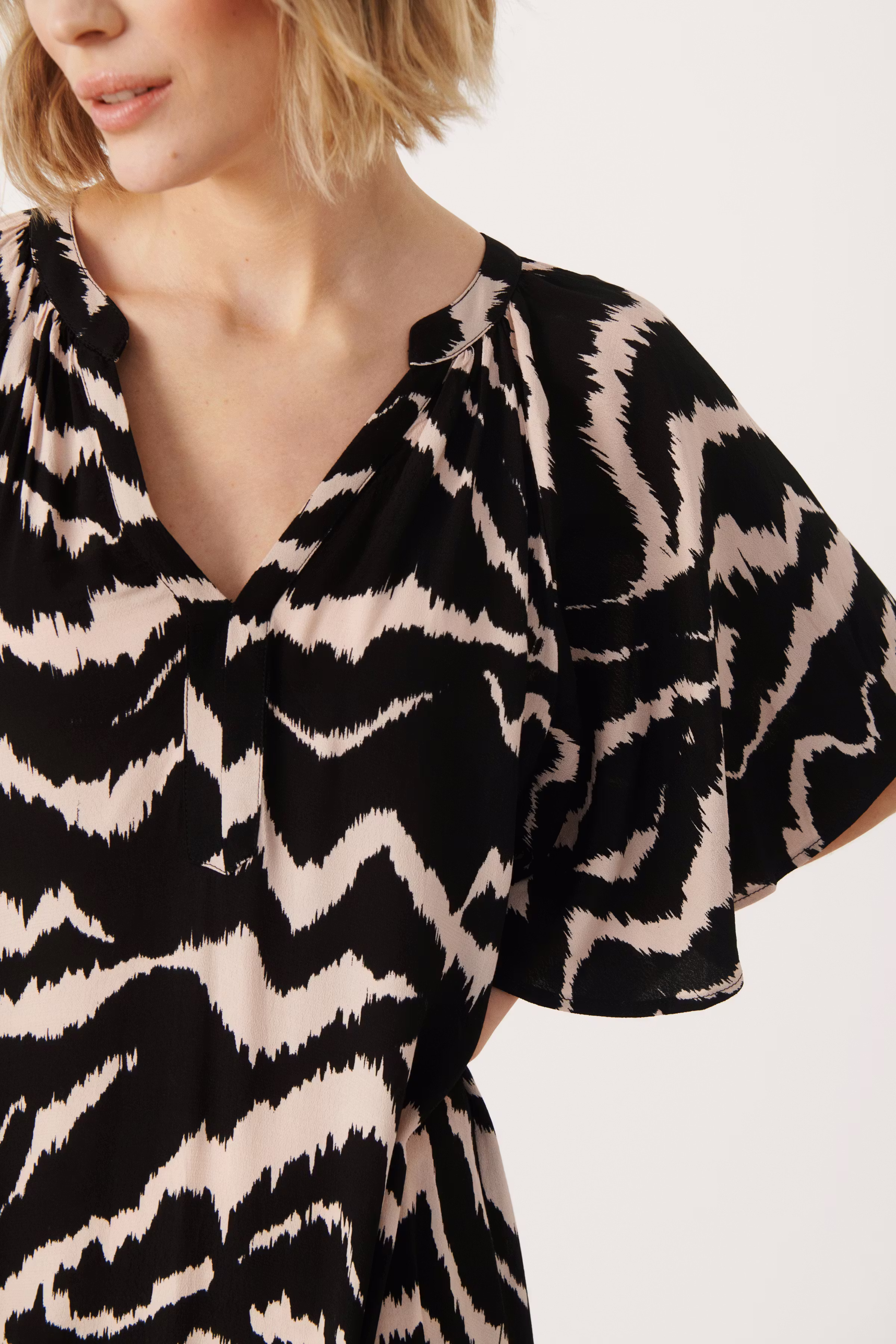 OtheniaPW Dress LOOKBOOK DETAIL 30306981-301431