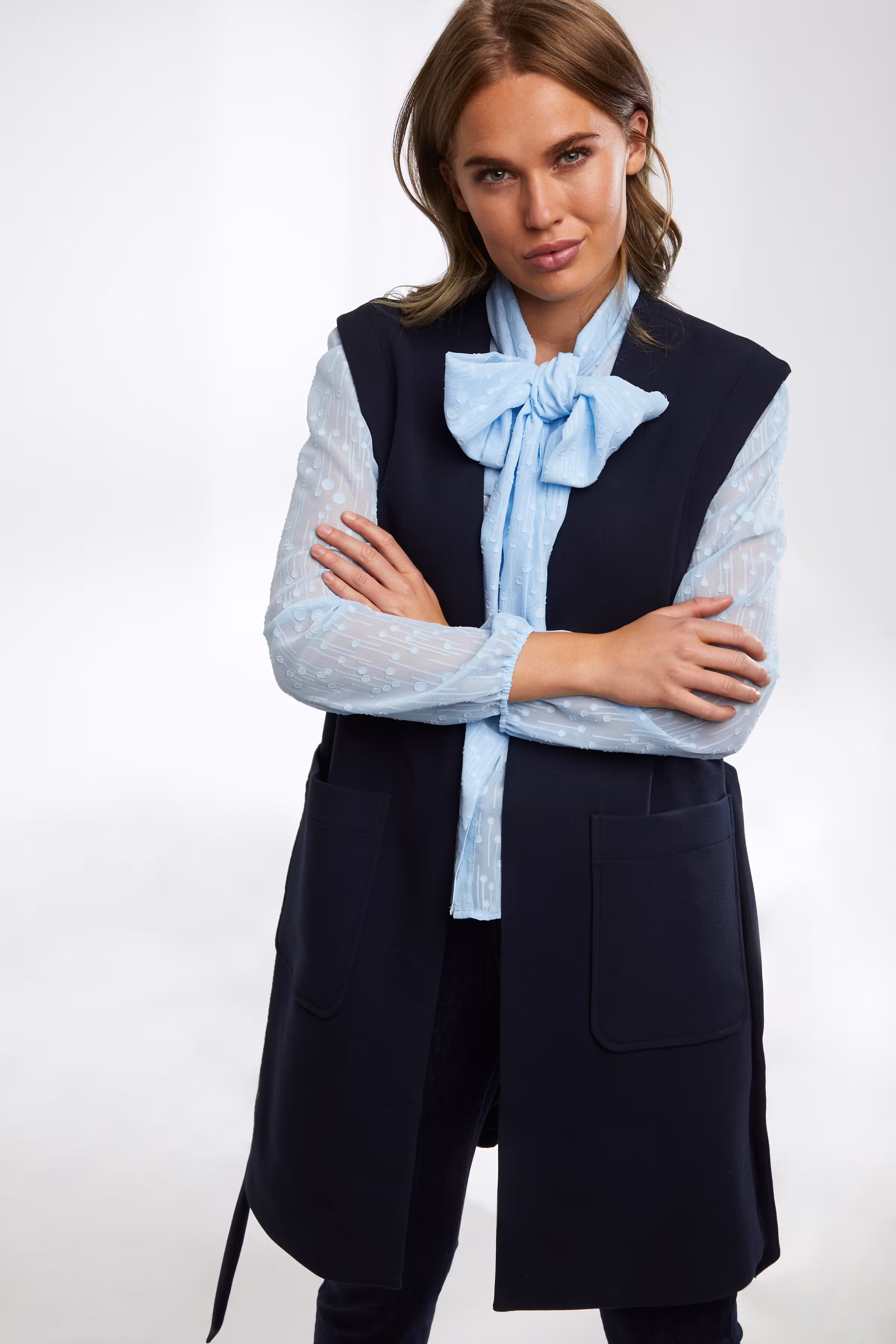 EnricaSZ Vest

 LOOKBOOK DETAIL 30510957-193713