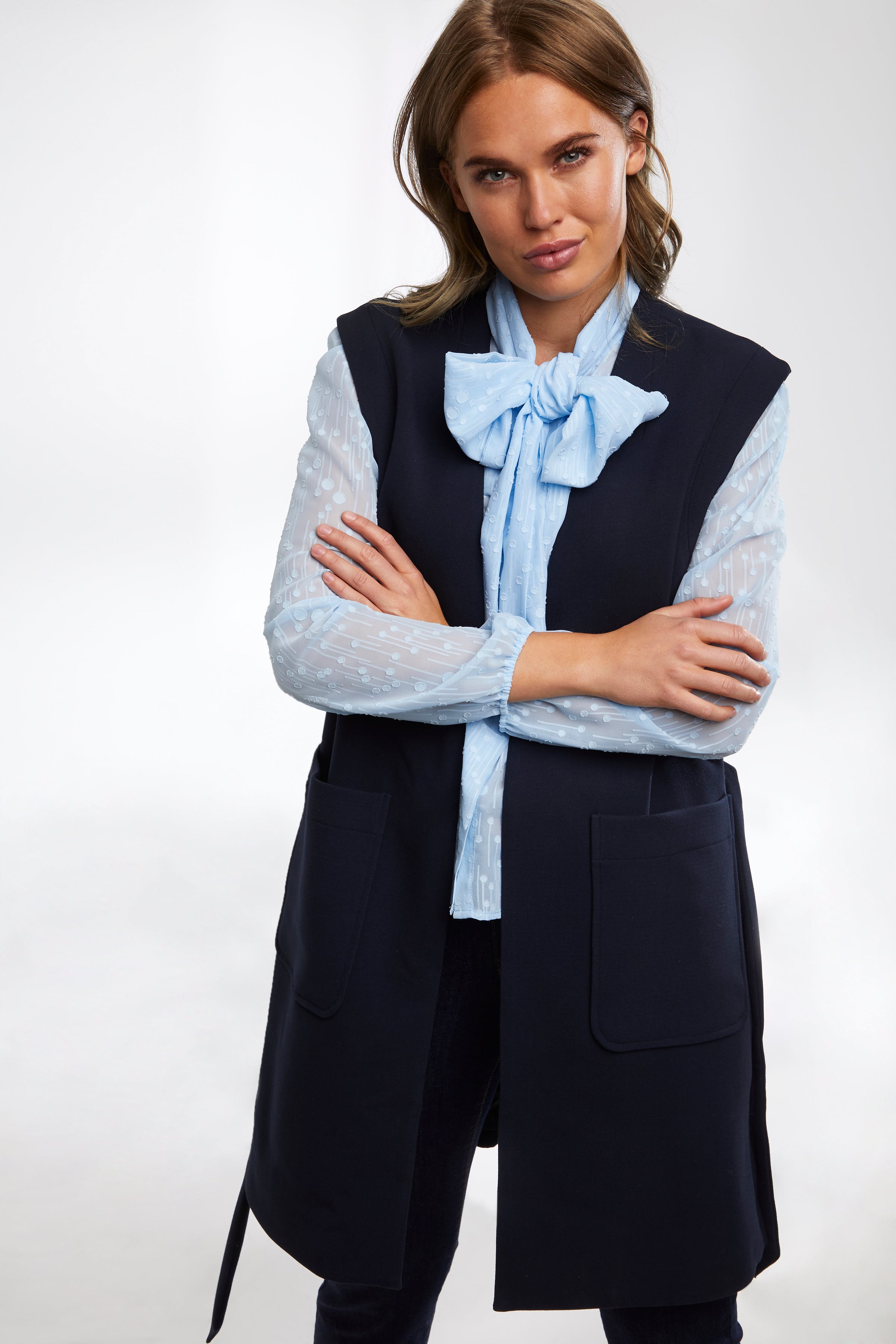 EnricaSZ Vest

 LOOKBOOK DETAIL 30510957-193713