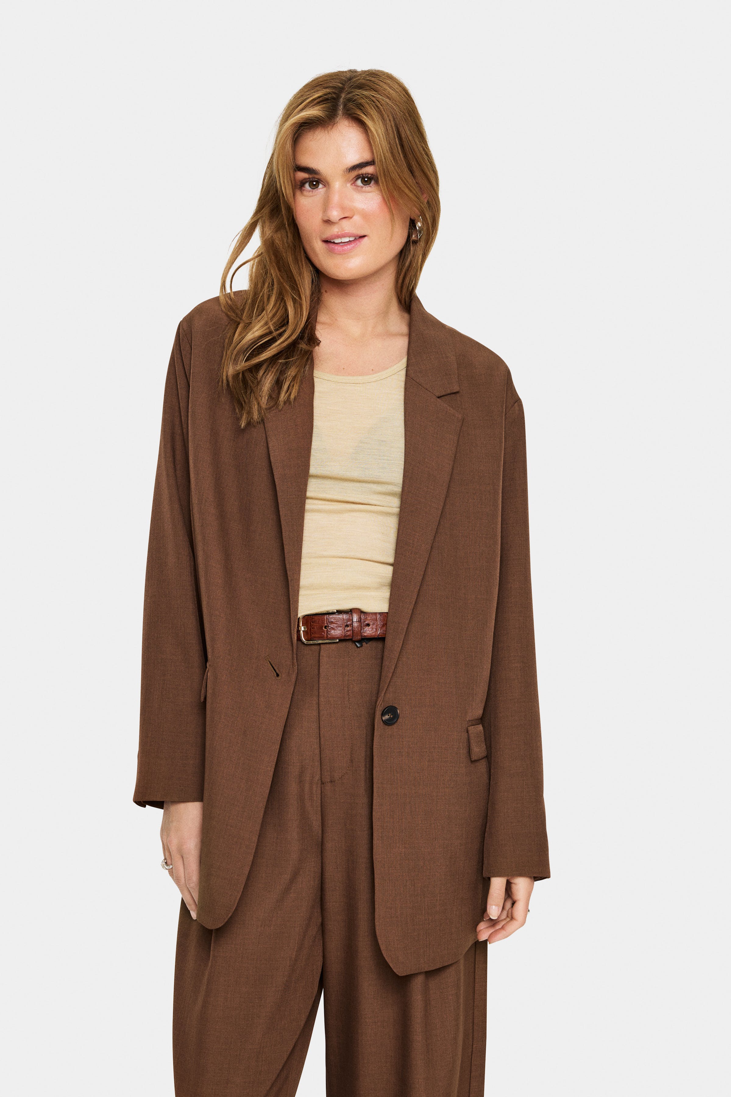 MaddisonSZ Blazer LOOKBOOK FRONT 30514417-191224