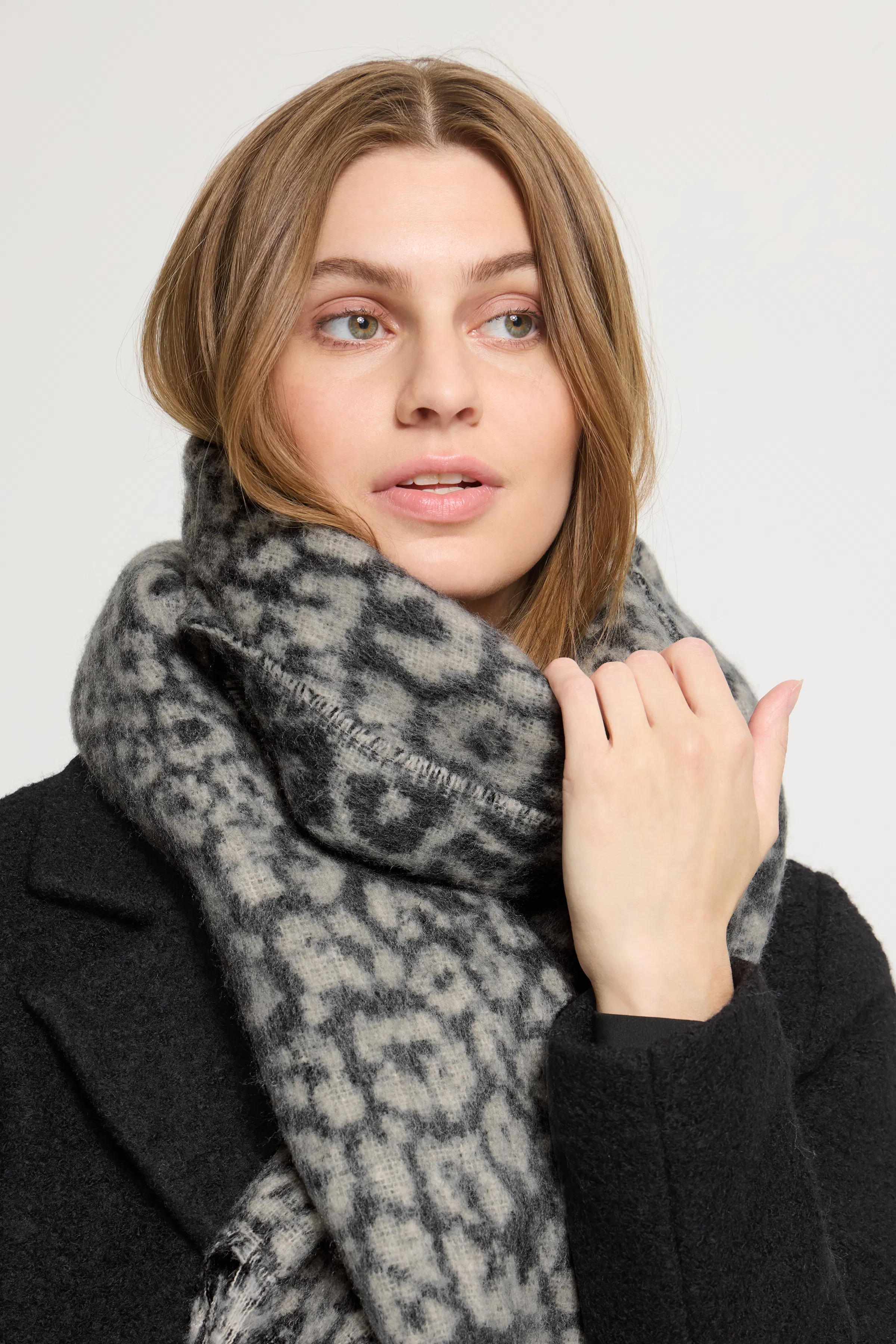 IASELMA Tuch LOOKBOOK DETAIL 20126443-194008