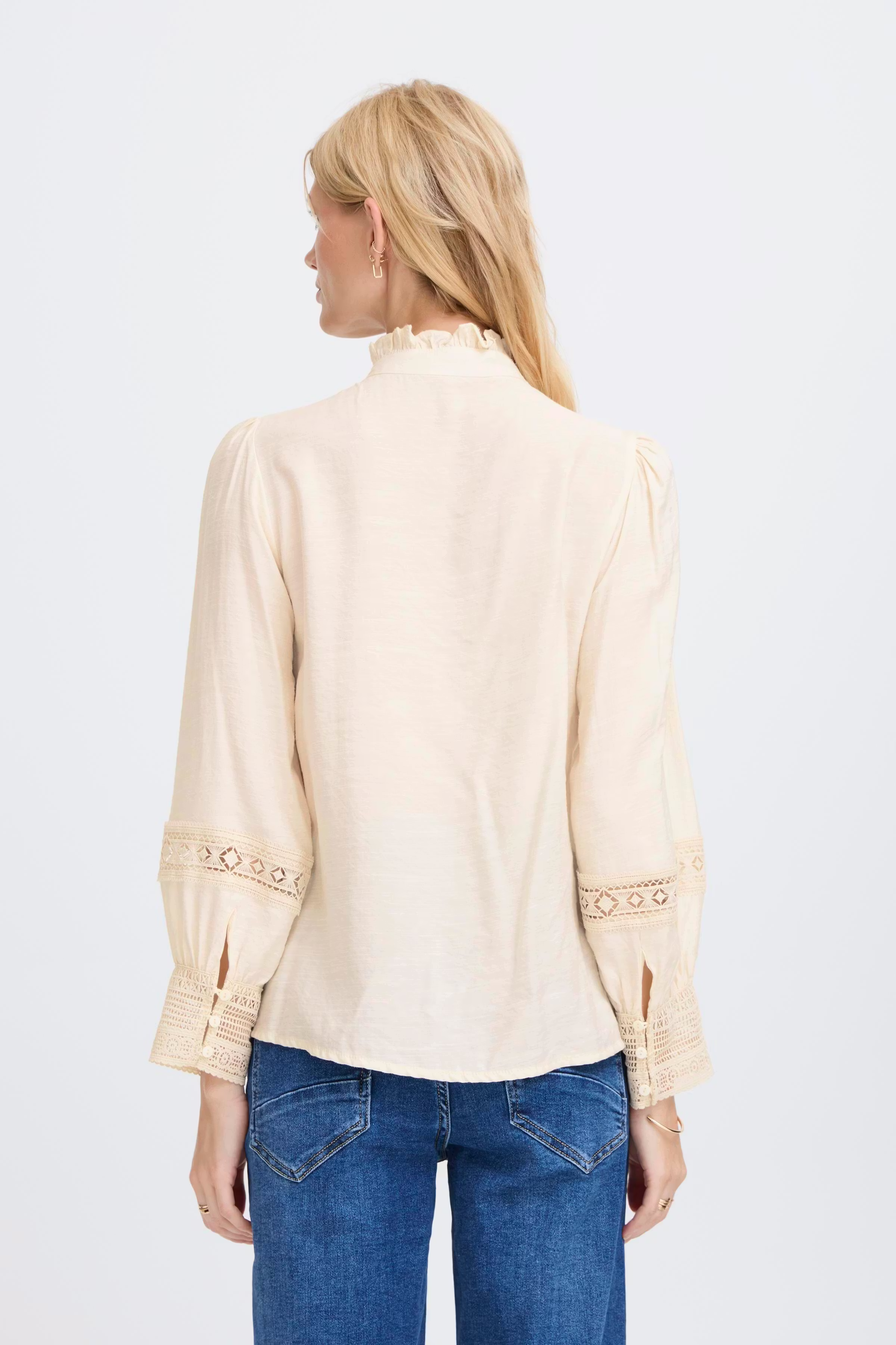 SBBISONA Bluse LOOKBOOK BACK 22100827-110105