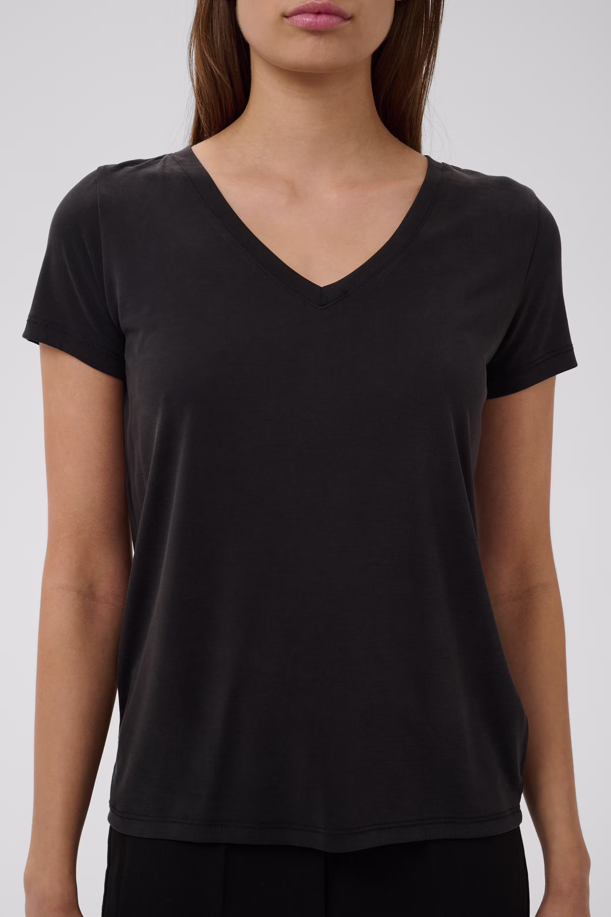 SLColumbine V-neck T-shirt LOOKBOOK DETAIL 30404284-40050