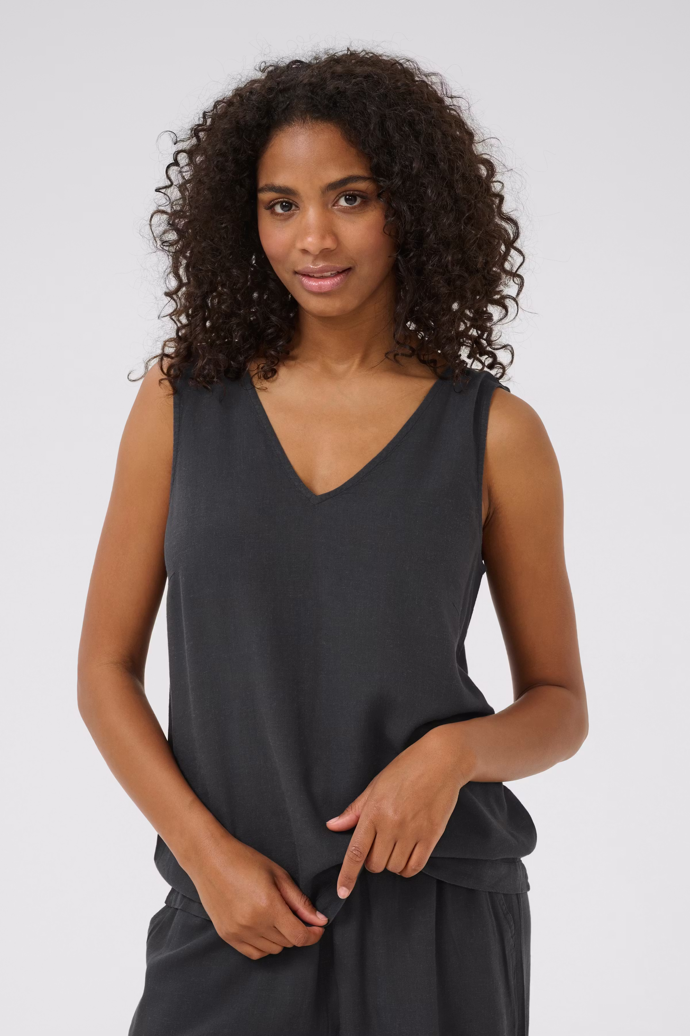 KAmilia Linen Top LOOKBOOK FRONT 10508426-190205