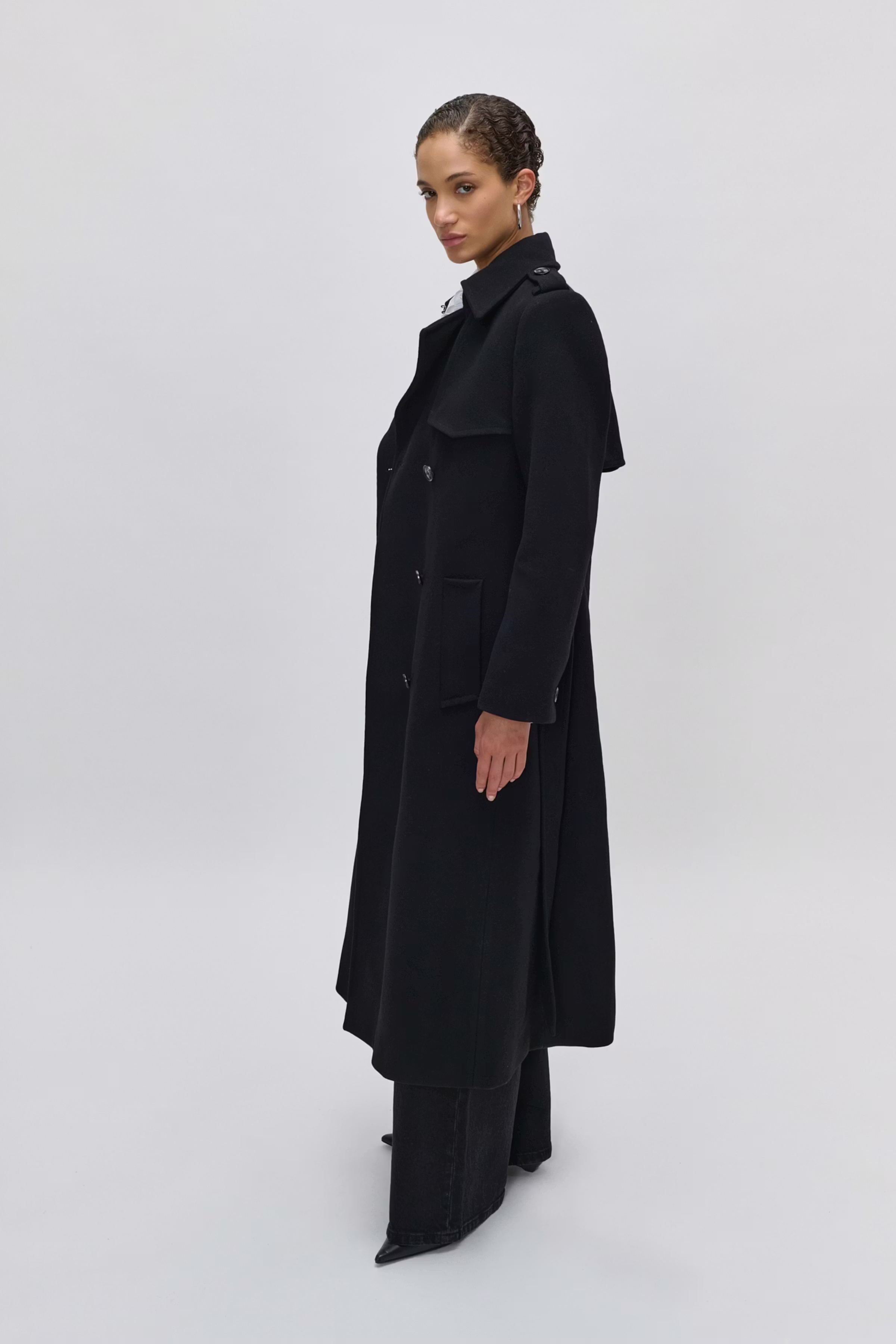 CHARLOTTE ANN MANTEL LOOKBOOK FRONT 30600567-BK999