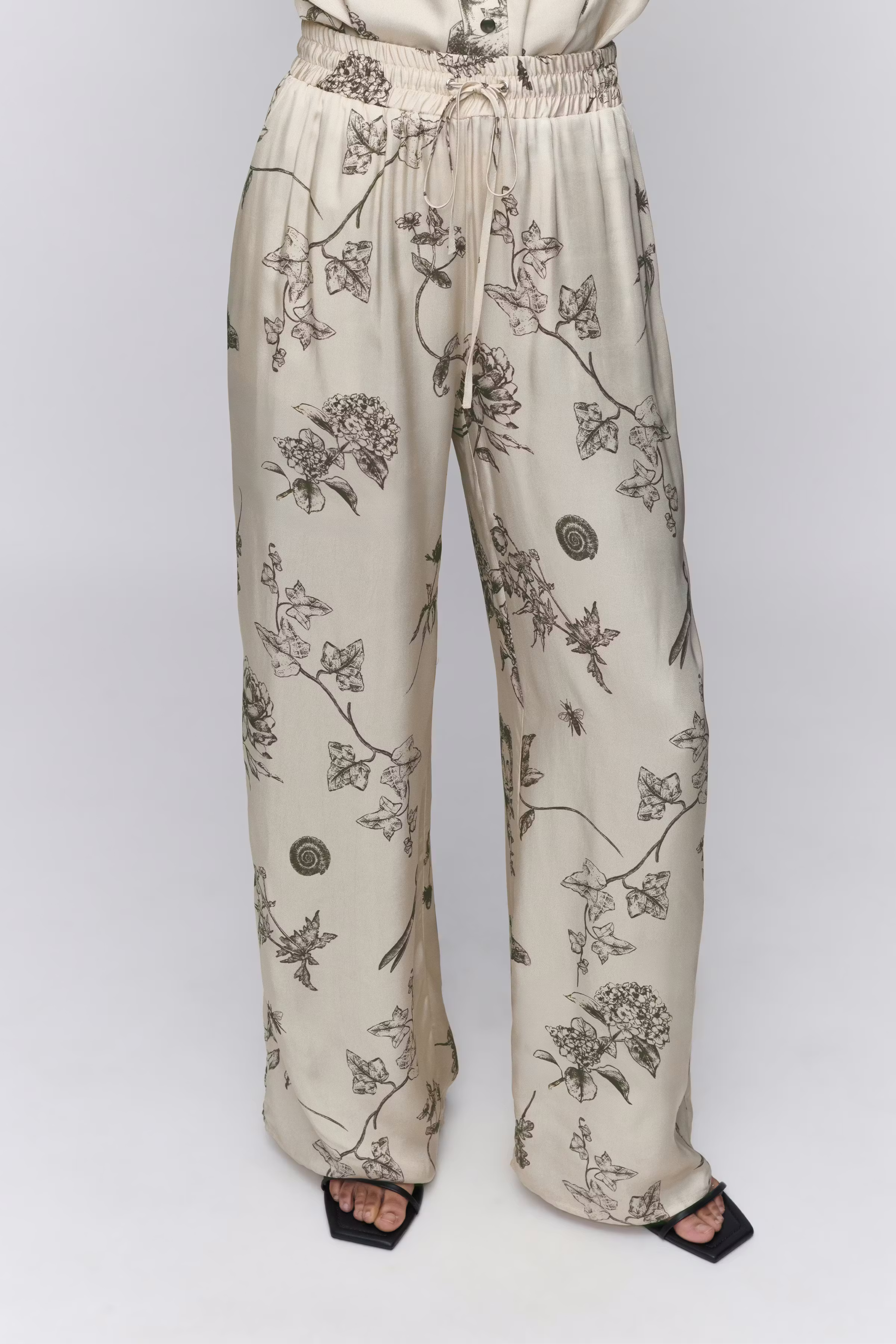IOPIA Trousers LOOKBOOK FRONT 30600637-MC2173
