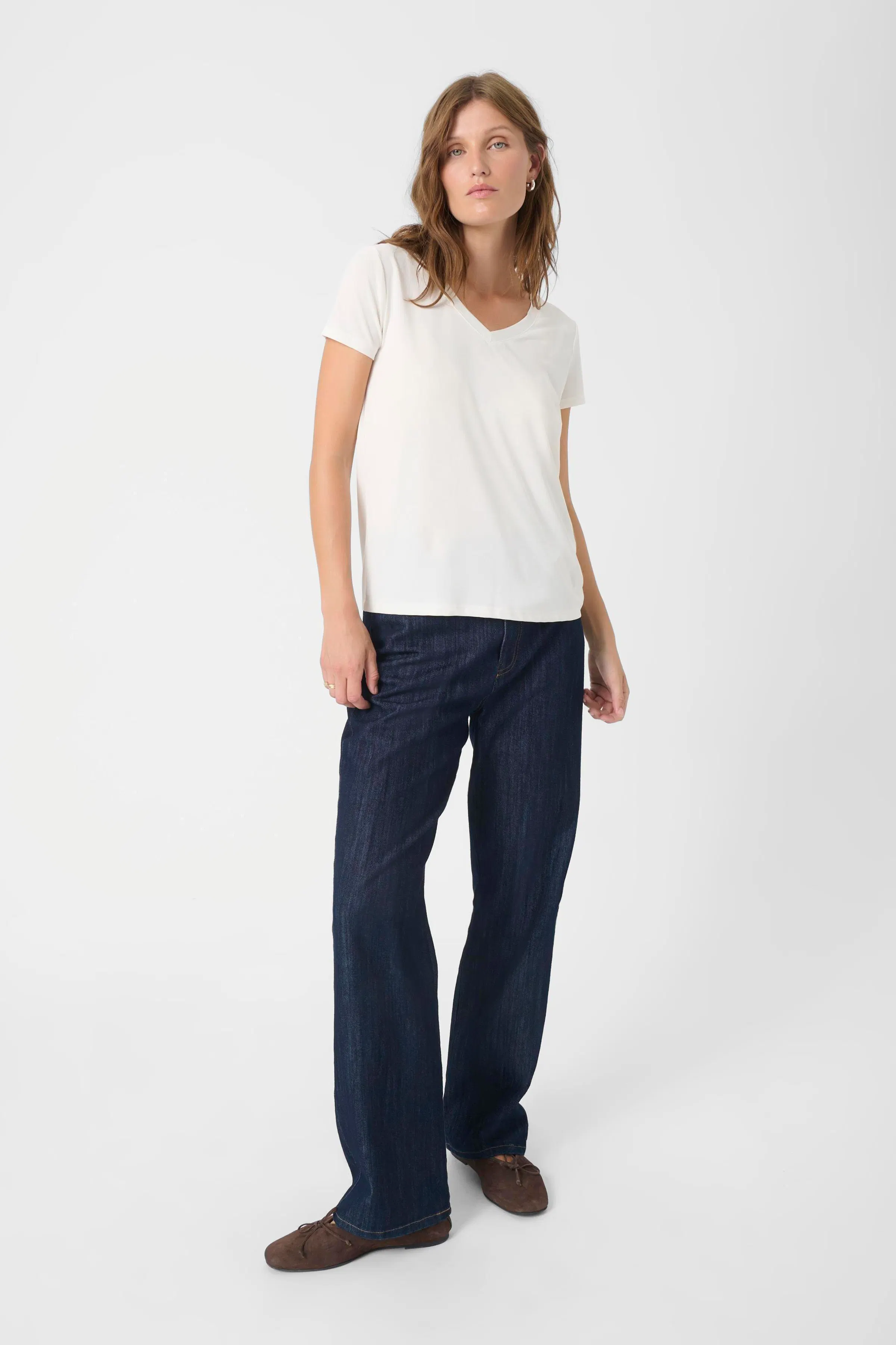 SLColumbine V-neck T-shirt LOOKBOOK FRONT 30404284-40093