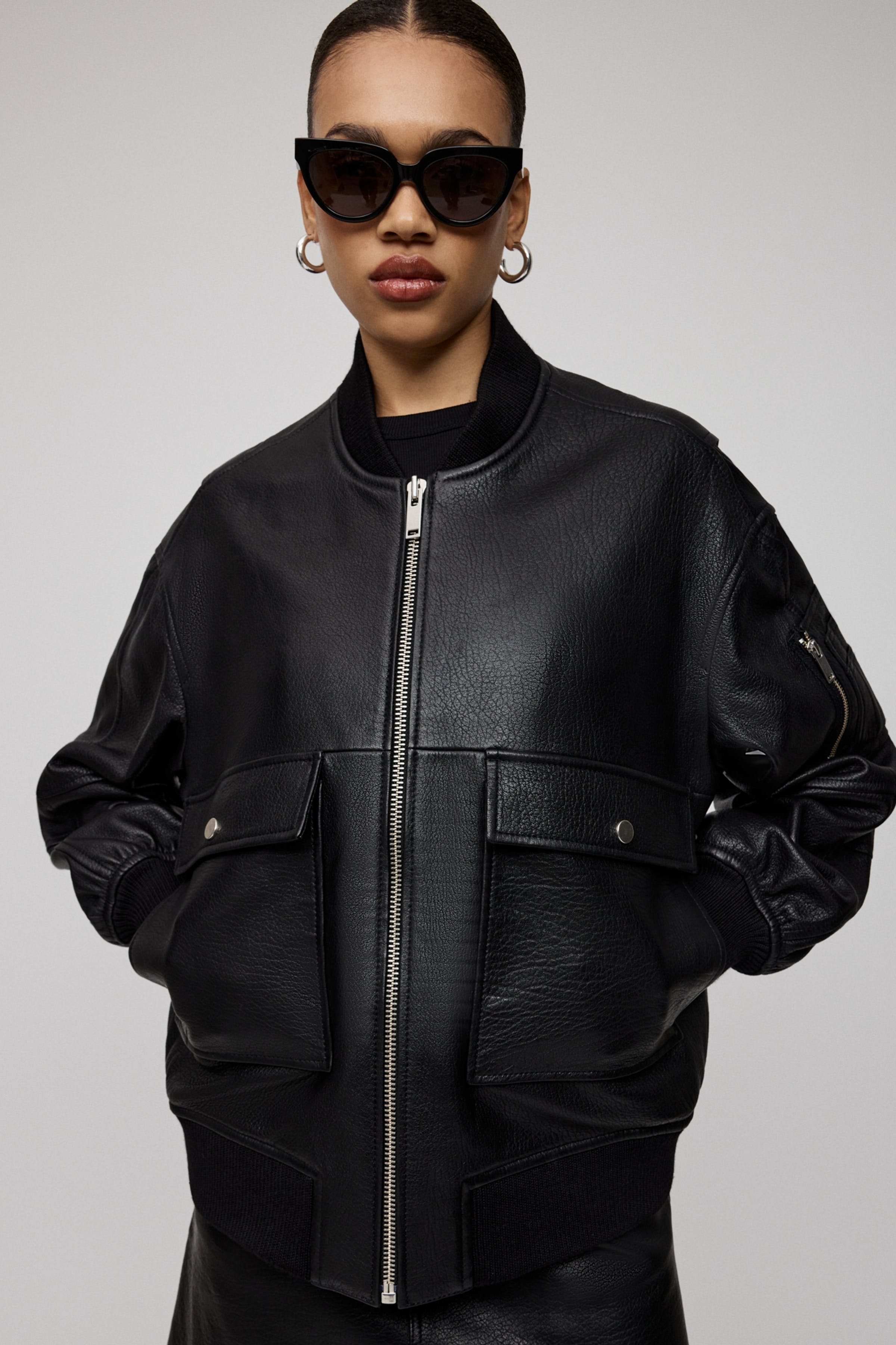 LARA JACKE LOOKBOOK FRONT 30600687-BK999