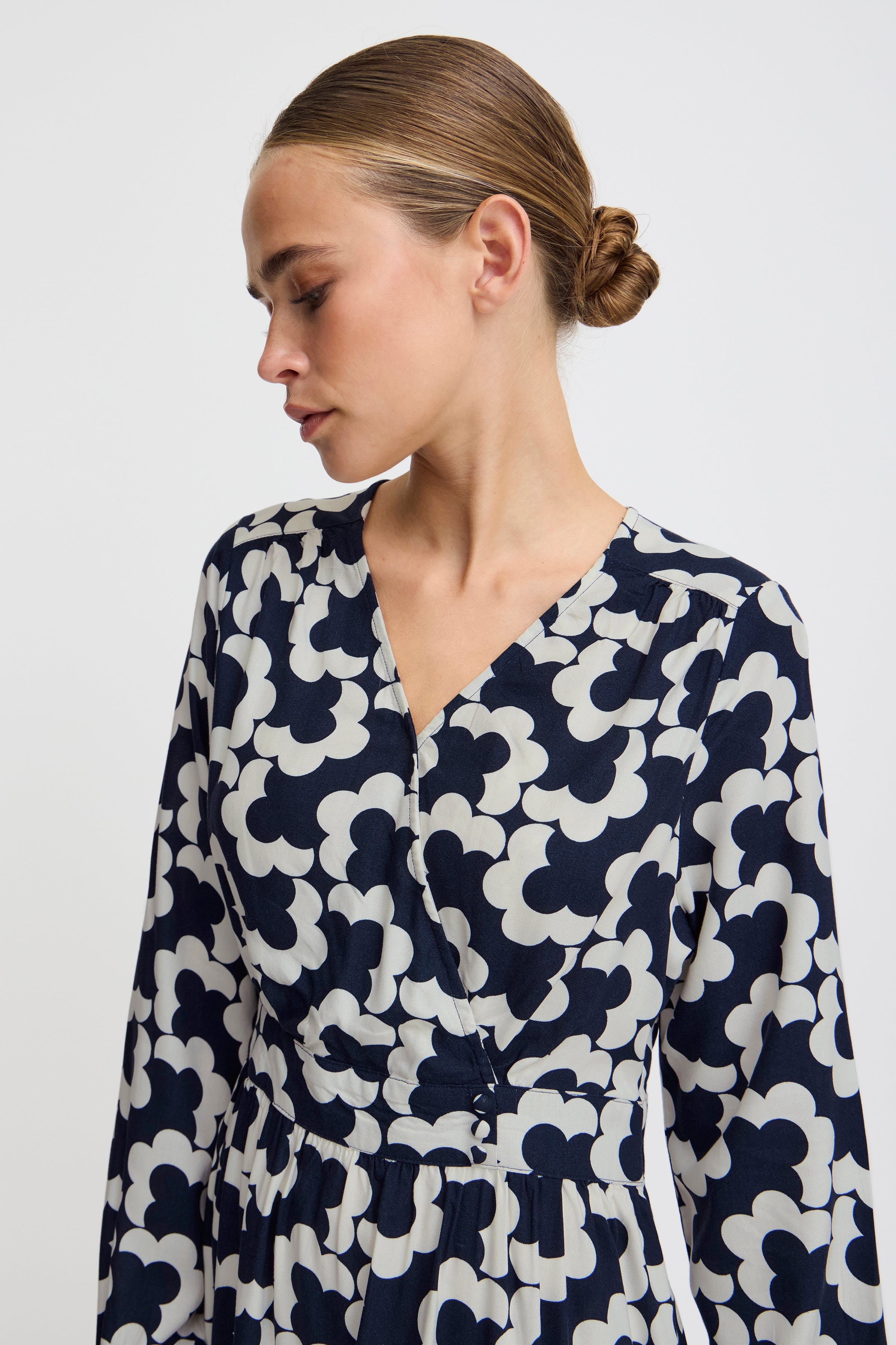 IHNASREEN Kjole LOOKBOOK DETAIL 20121992-204371