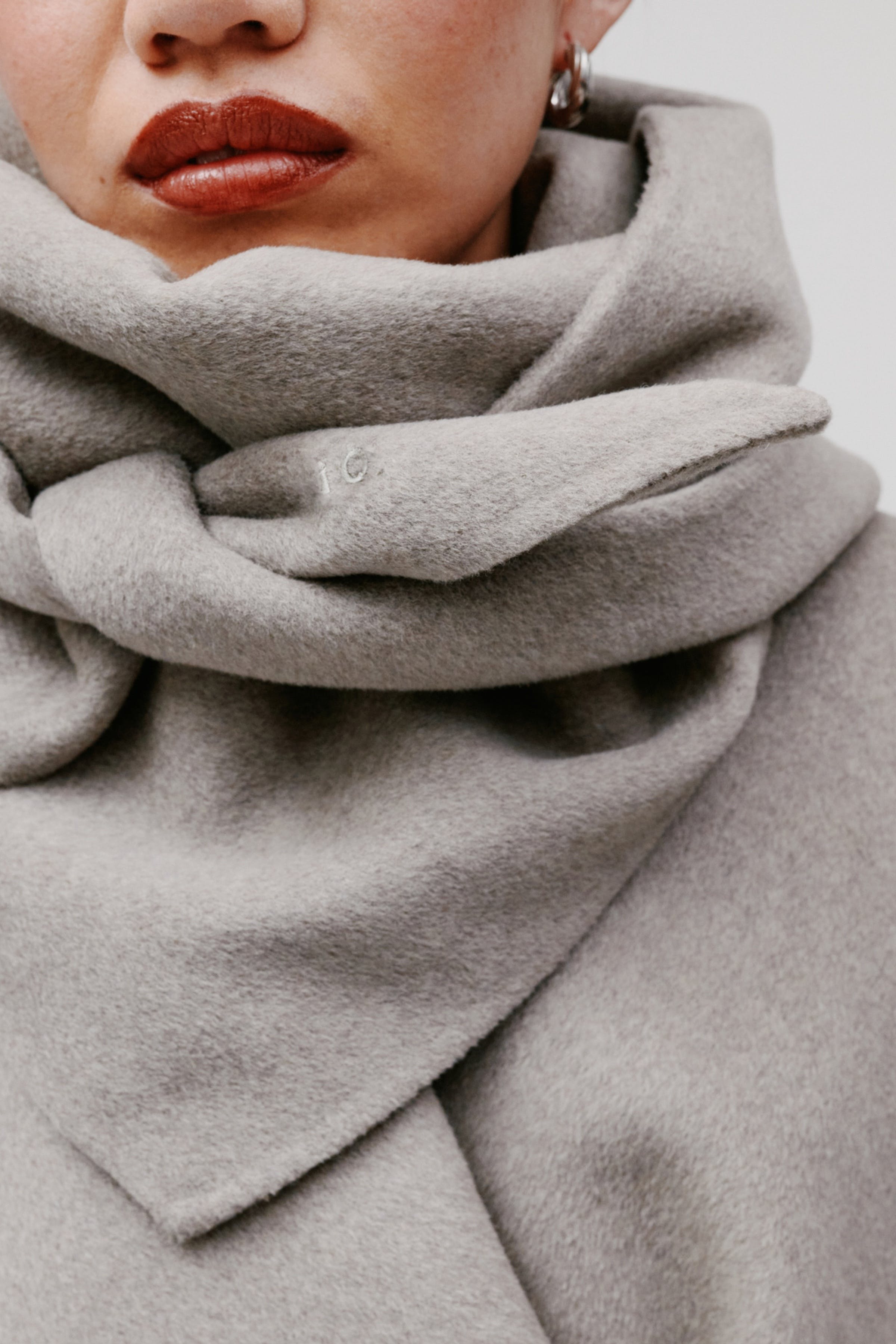 ARIANA SCHAL LOOKBOOK DETAIL 30600715-BE457