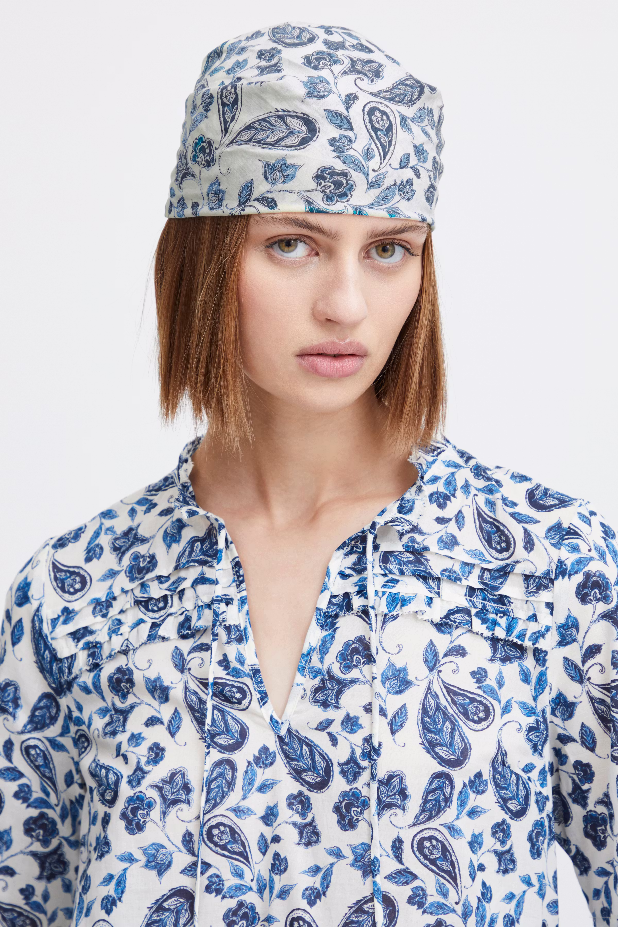 IAPELISKA Tuch LOOKBOOK FRONT 20121007-130905