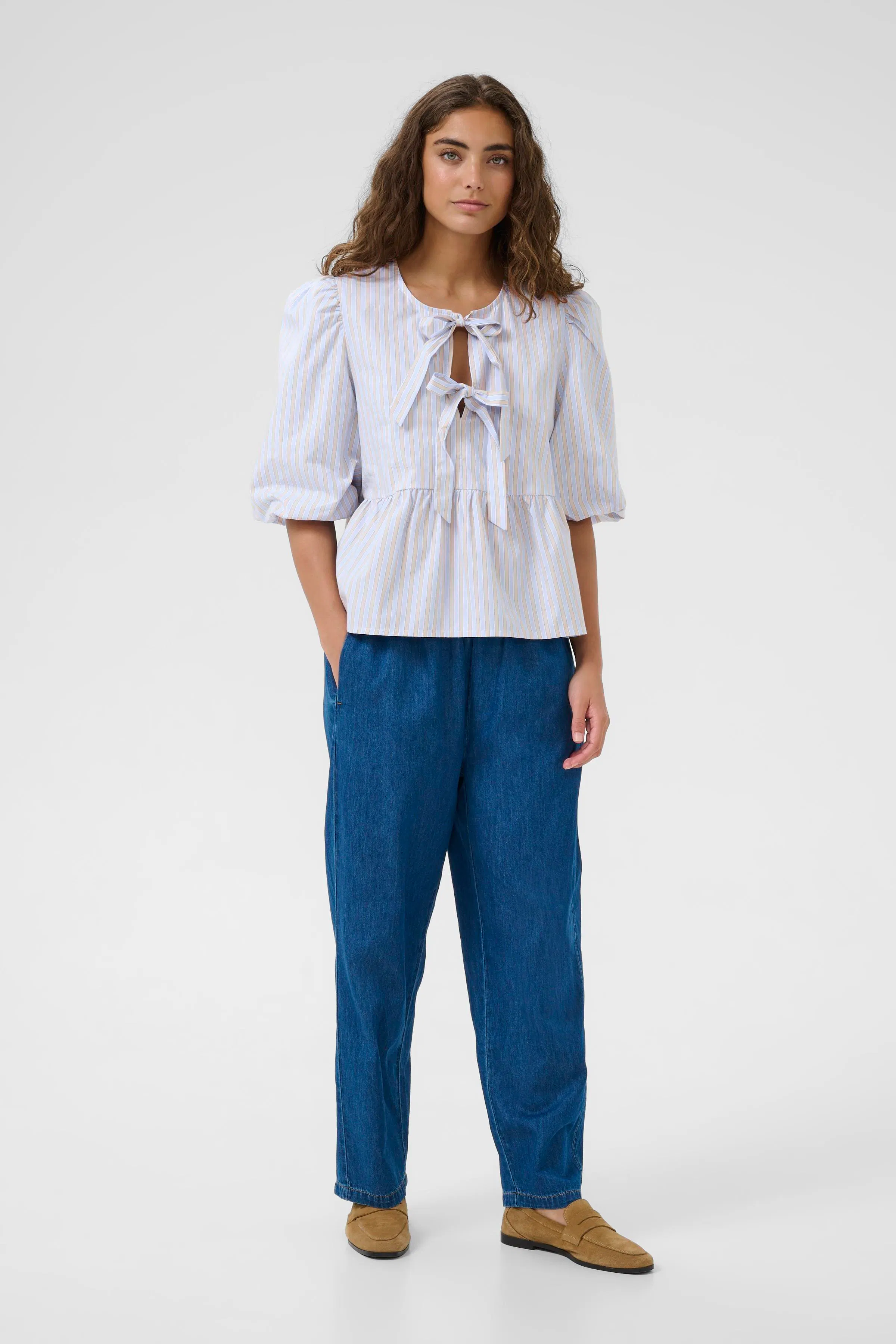 CUelia Blouse LOOKBOOK FRONT 50112808-109038