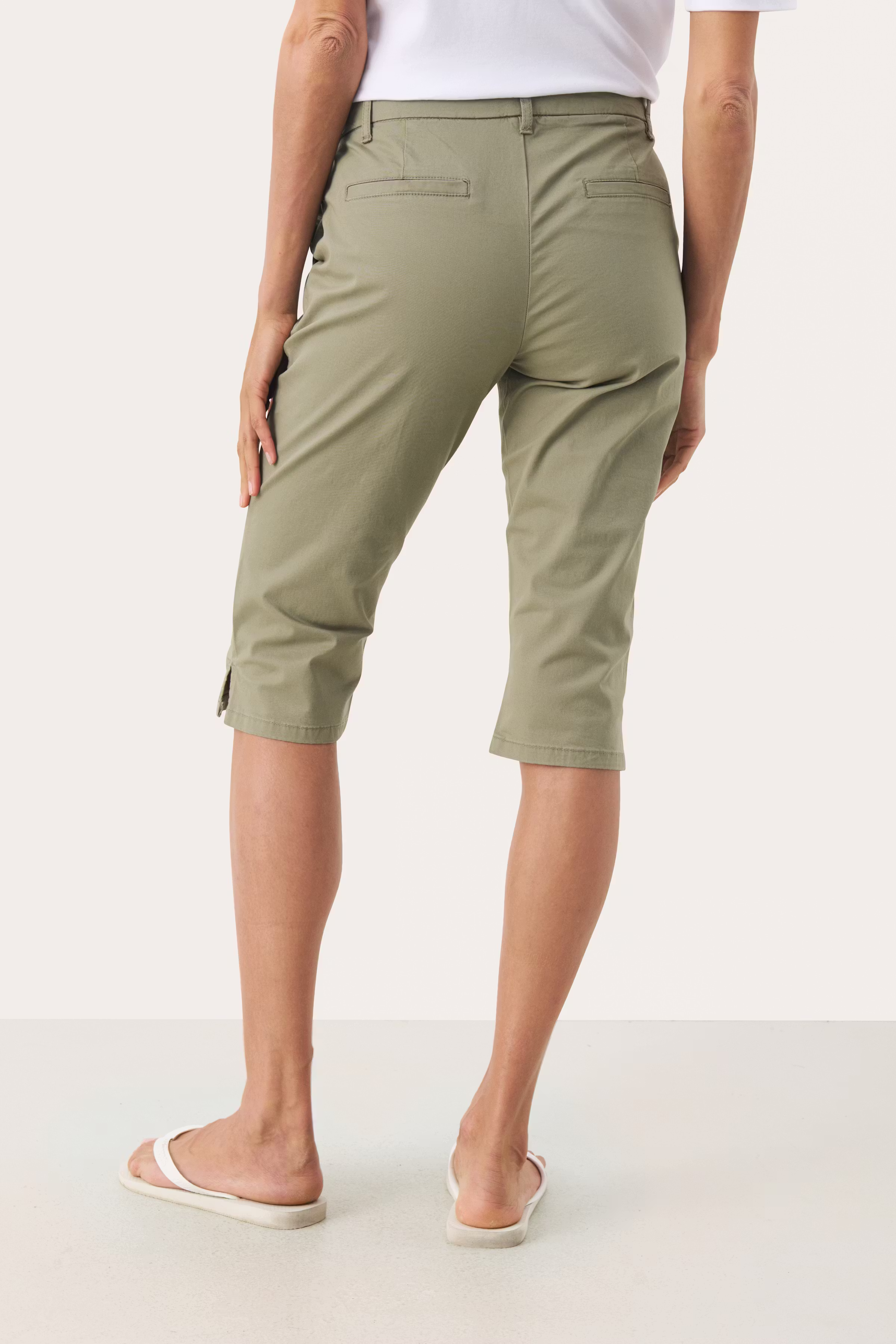 RenataPW Capri pants LOOKBOOK BACK 30309607-170613