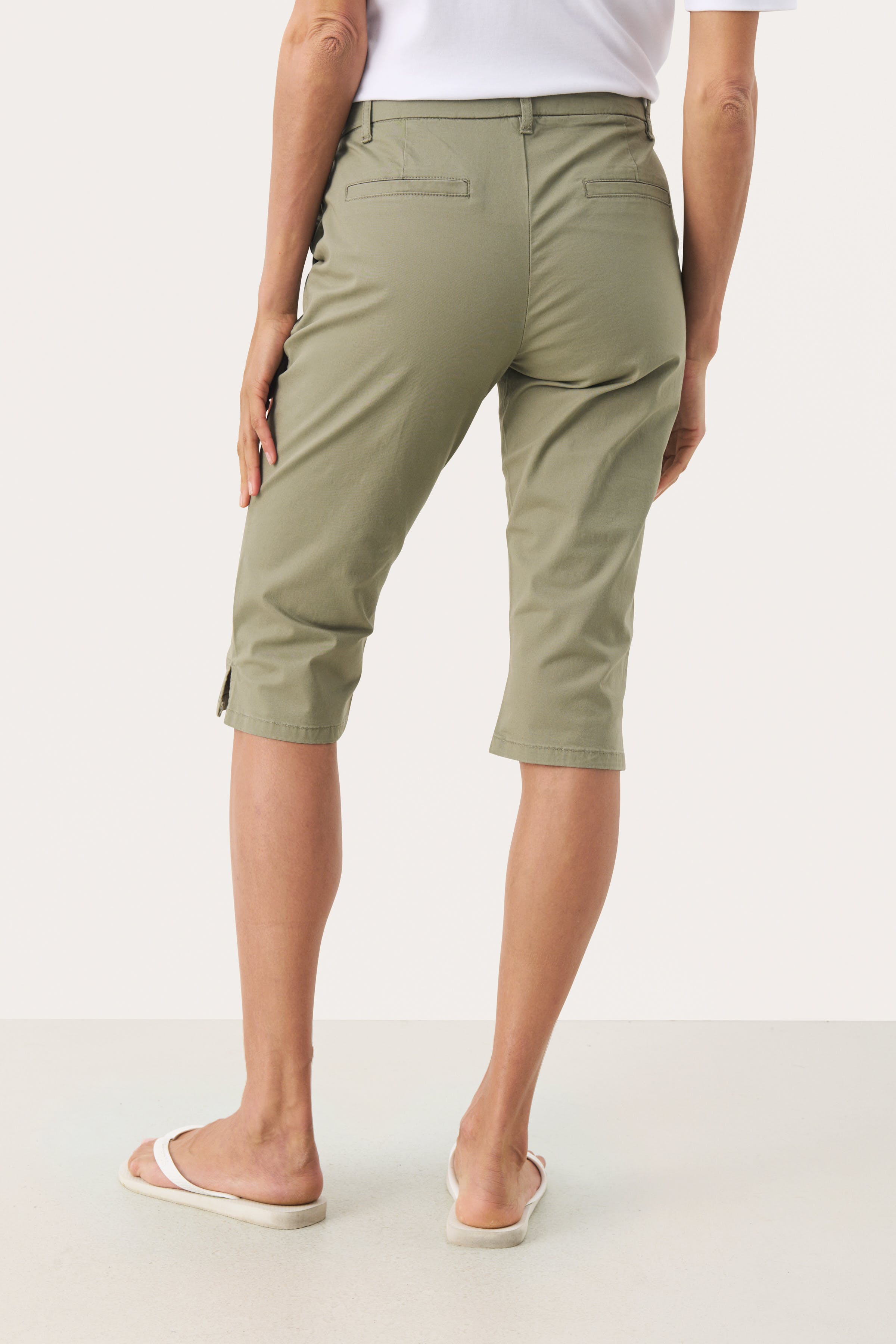 RenataPW Capri pants LOOKBOOK BACK 30309607-170613