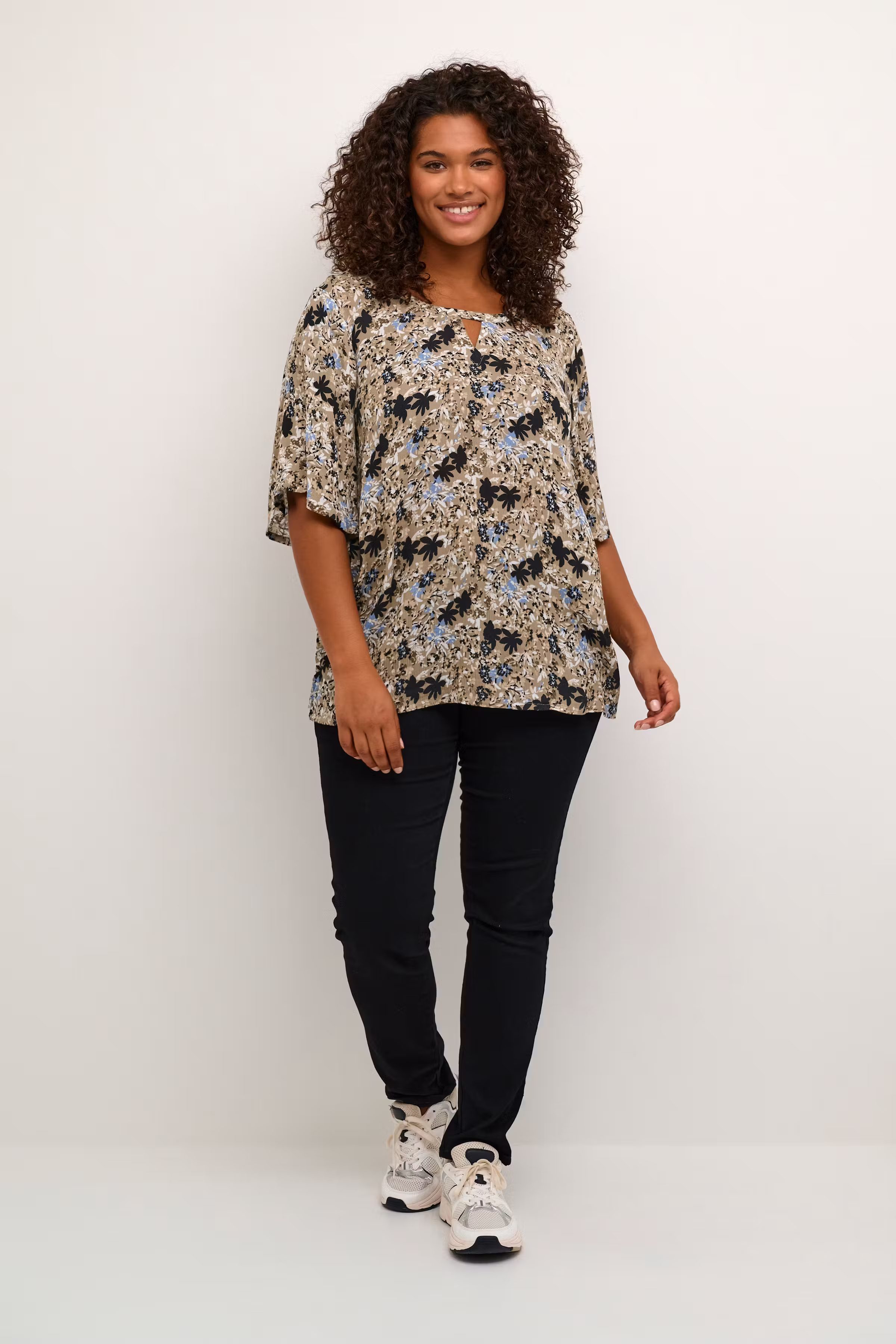 KCmiana Blouse LOOKBOOK FRONT 10582061-105780