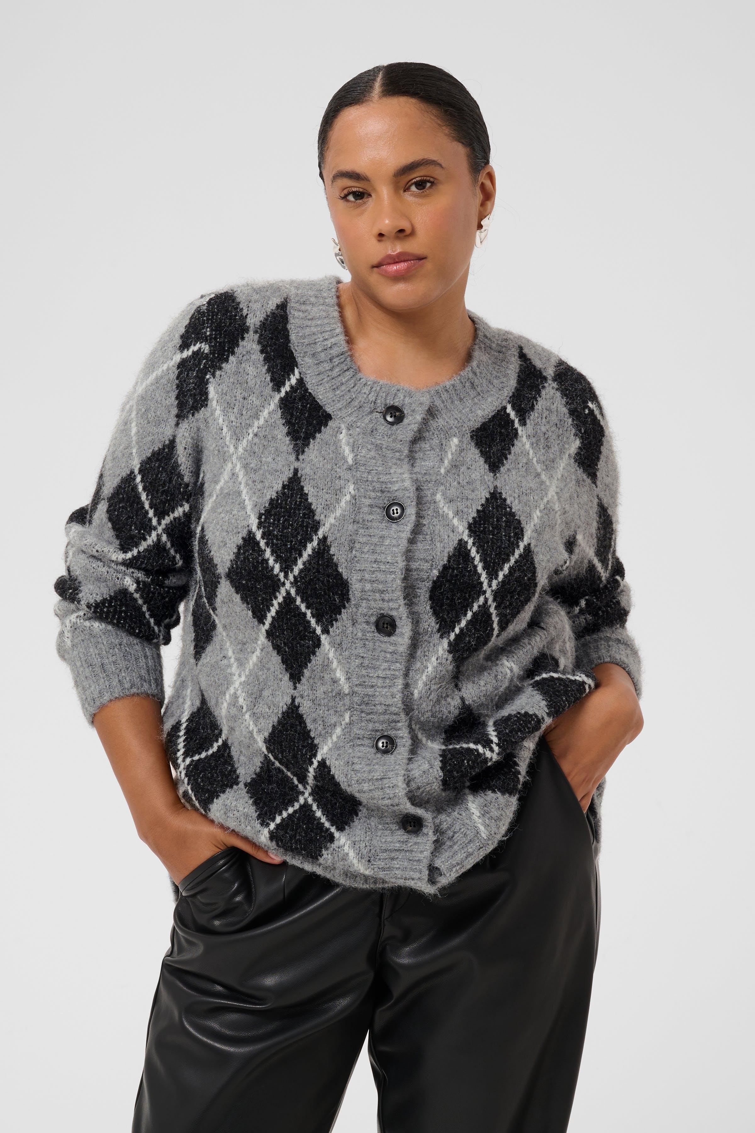 KCsima Cardigan LOOKBOOK FRONT 10584417-109749