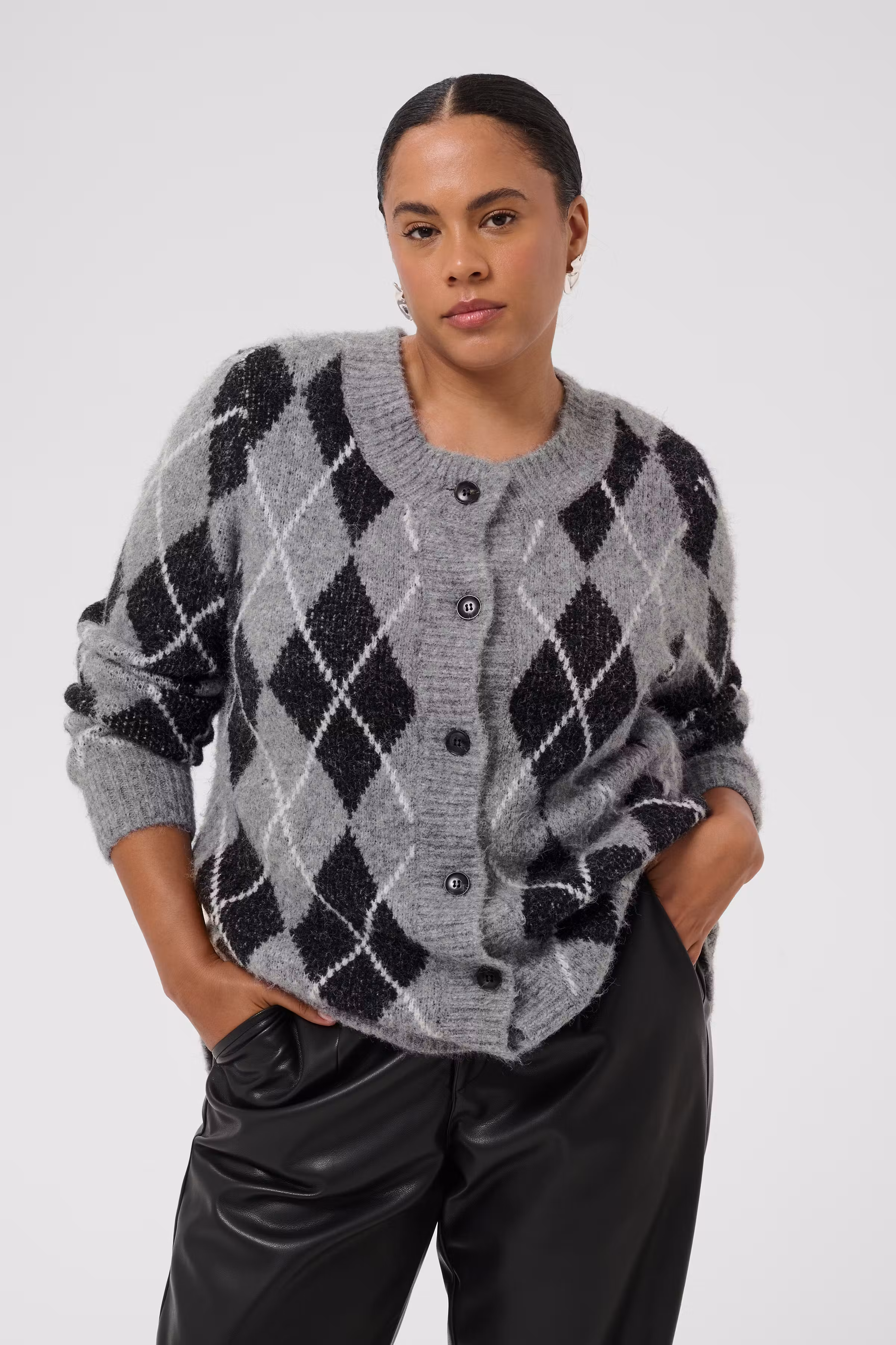 KCsima Cardigan LOOKBOOK FRONT 10584417-109749