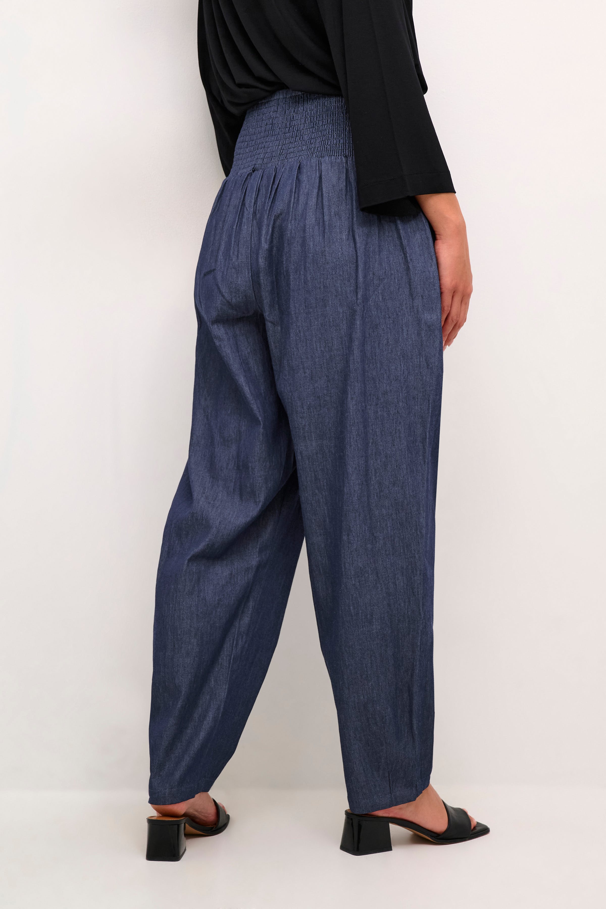 BPelicia Trousers LOOKBOOK BACK 10590734-107175B