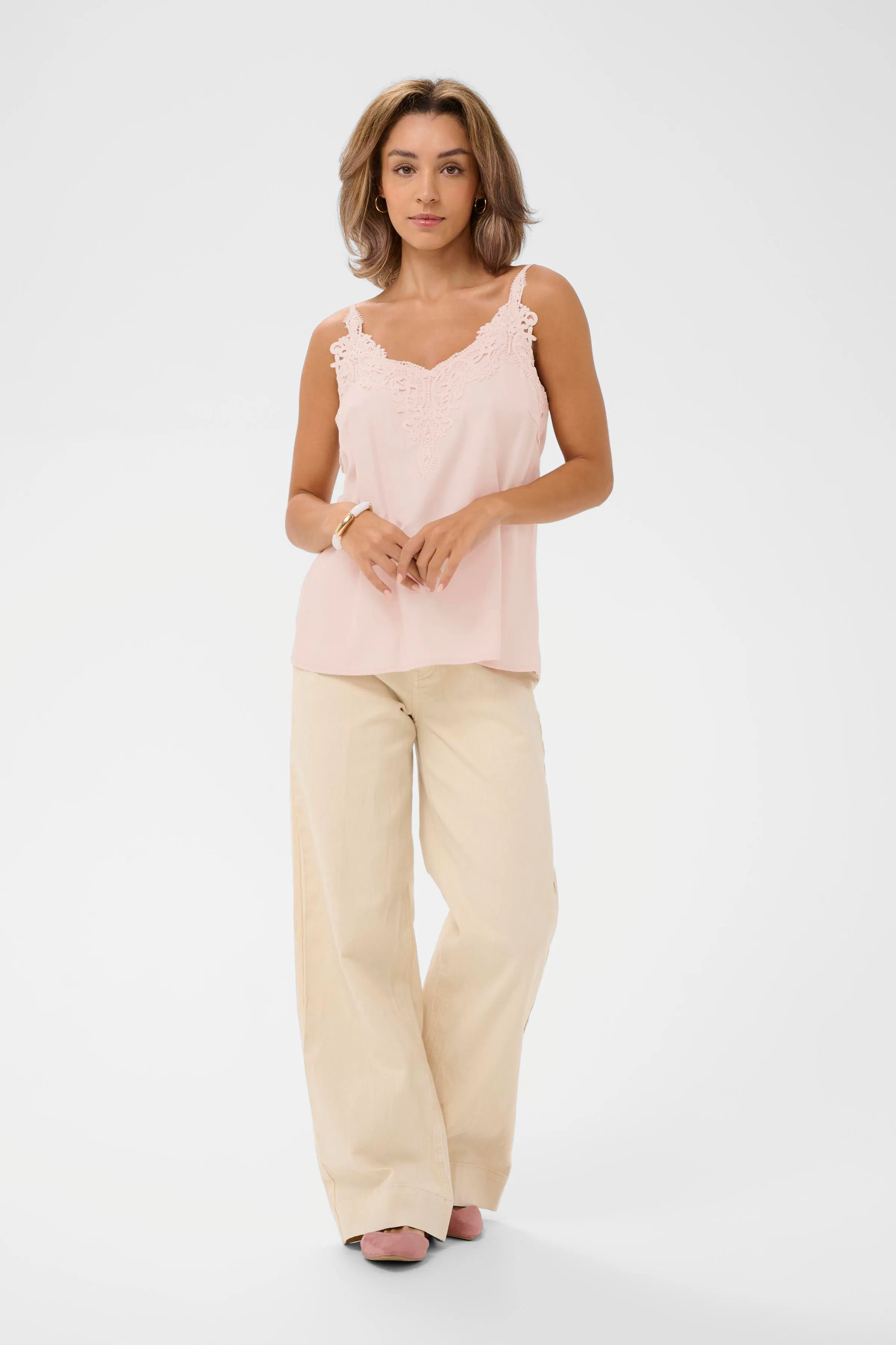 CRAnna Top LOOKBOOK FRONT 10611224-131504