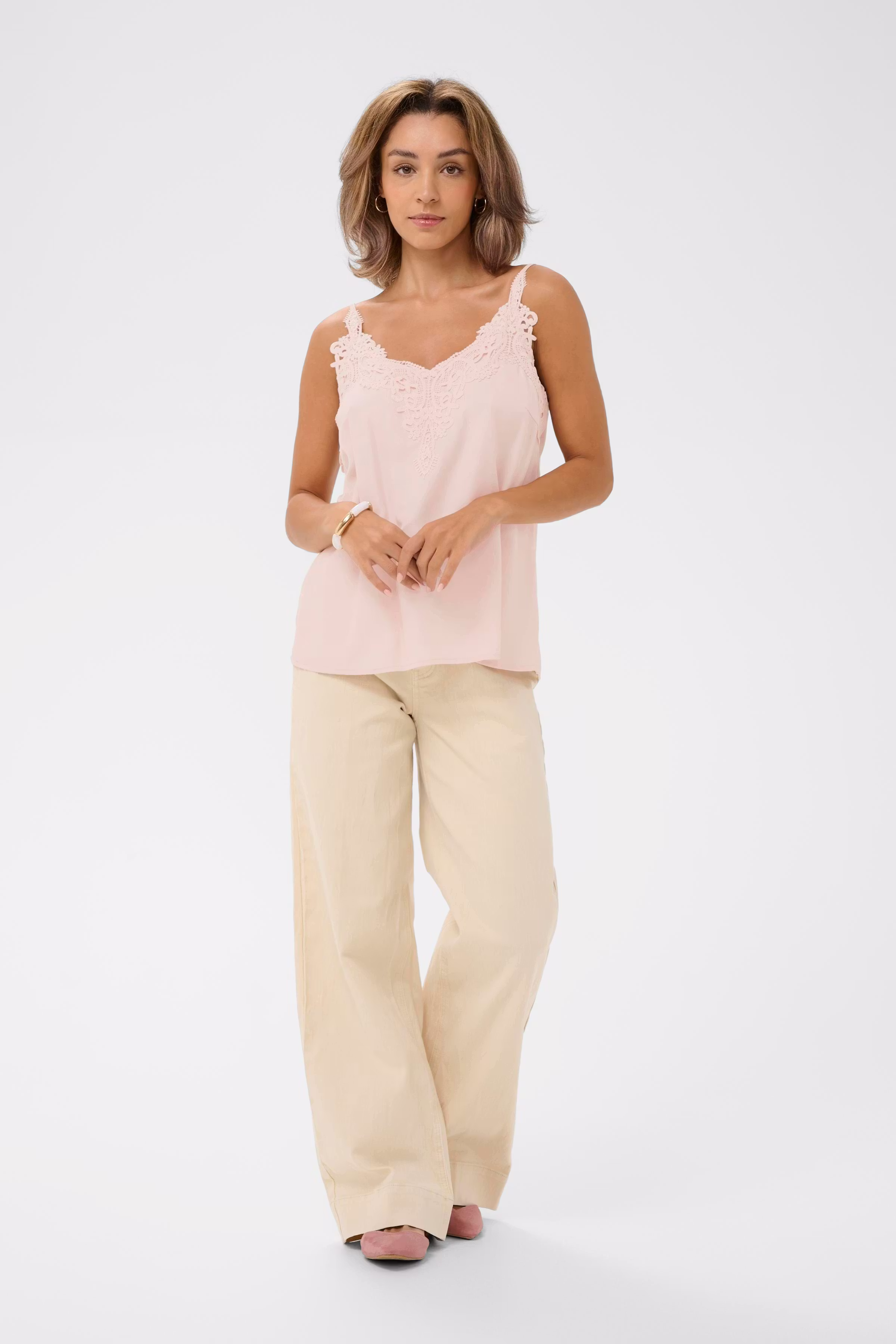 CRAnna Top LOOKBOOK FRONT 10611224-131504