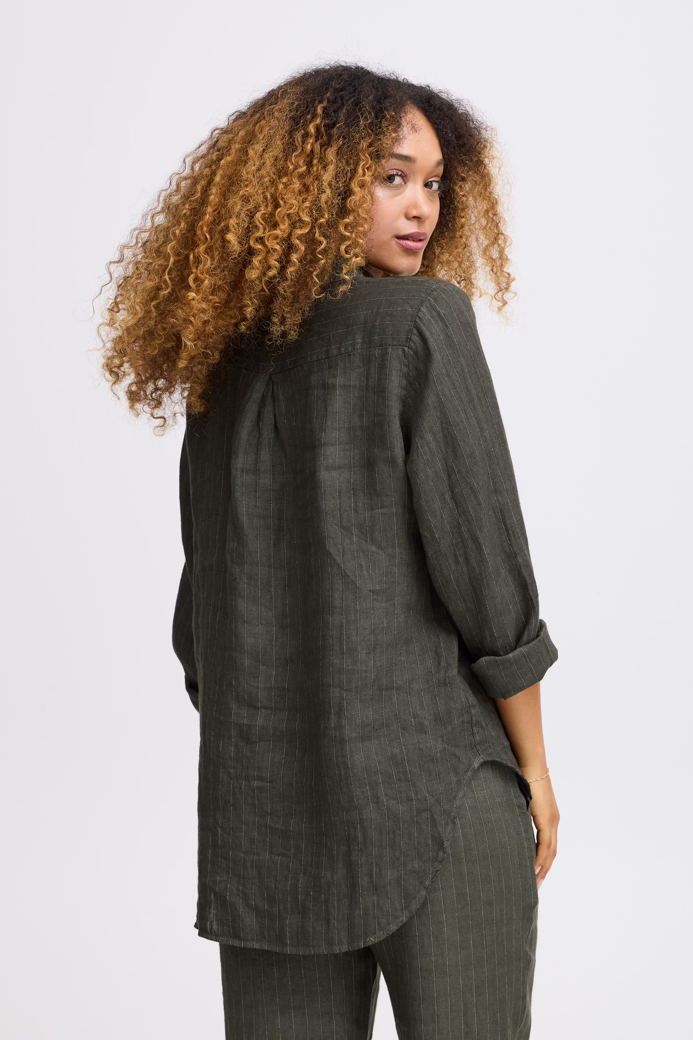 SBGABINA Bluse LOOKBOOK BACK 22100564-180515