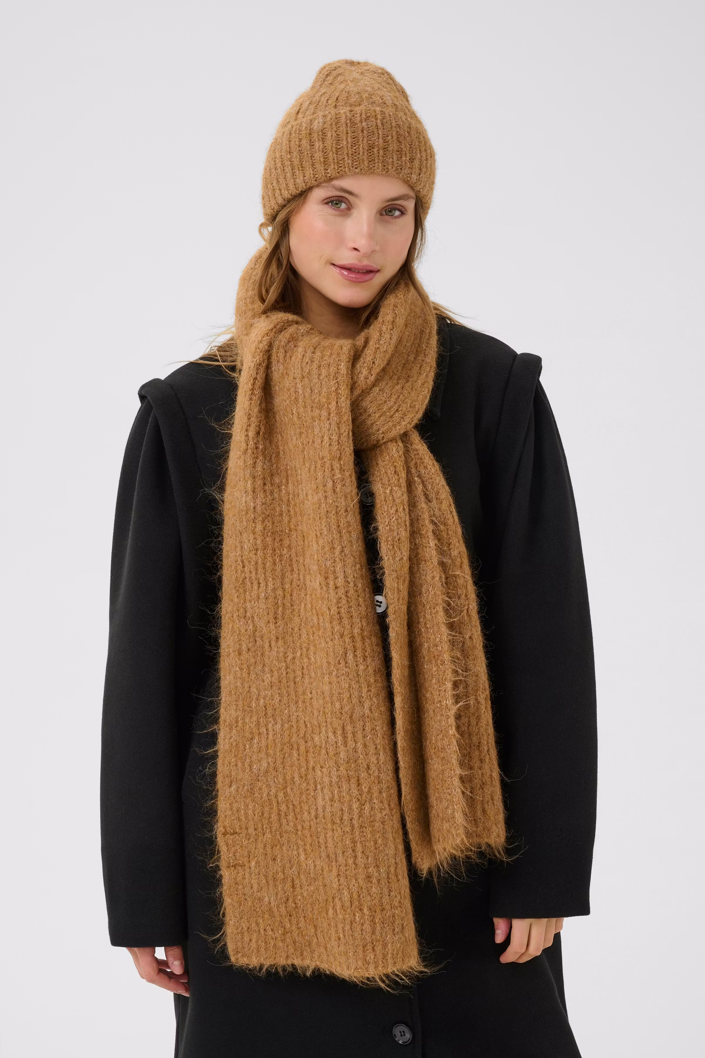 KAhenry Skjerf LOOKBOOK FRONT 10510406-1810291