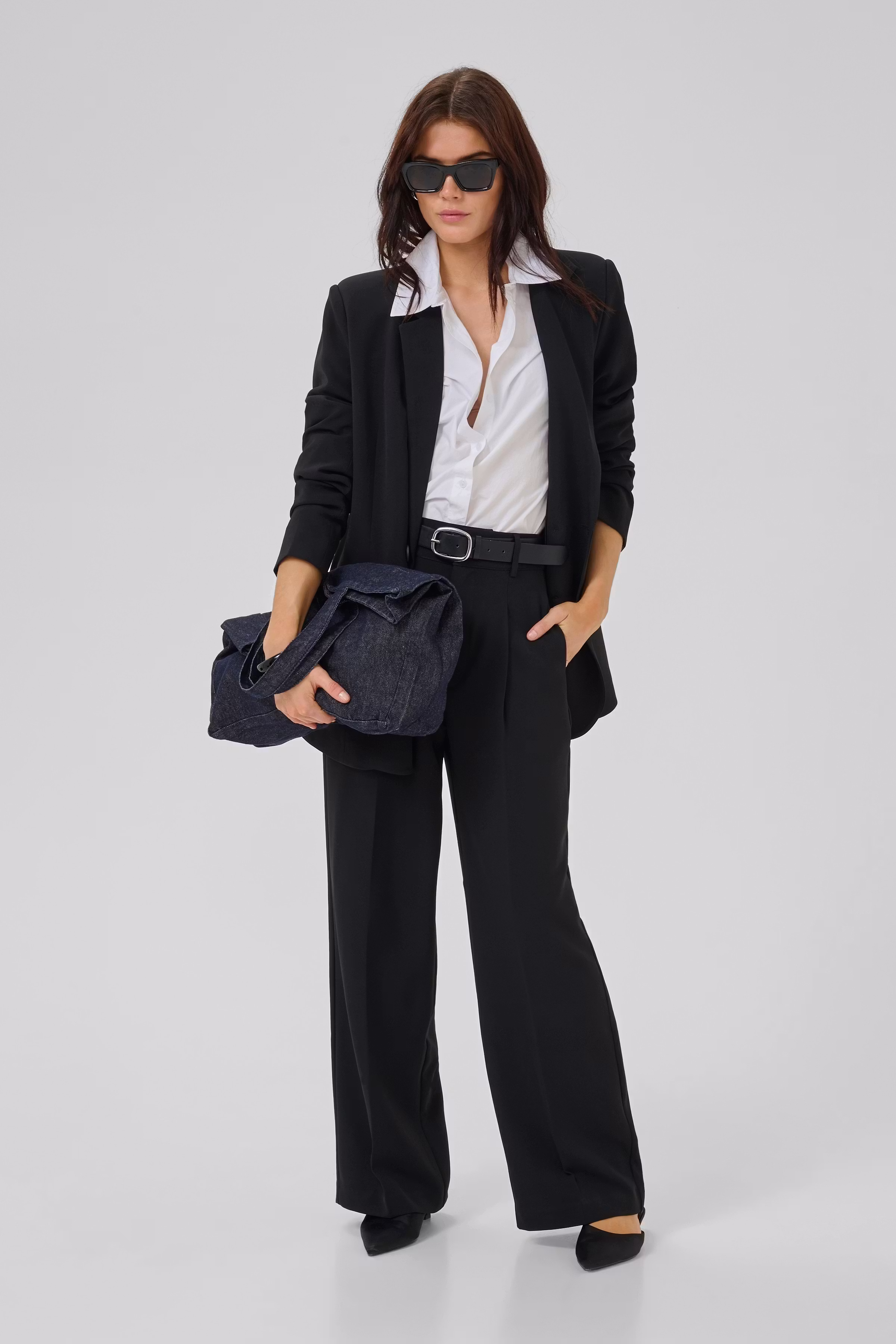 02 THE SHIRT LOCATION NONE 10705733-110601