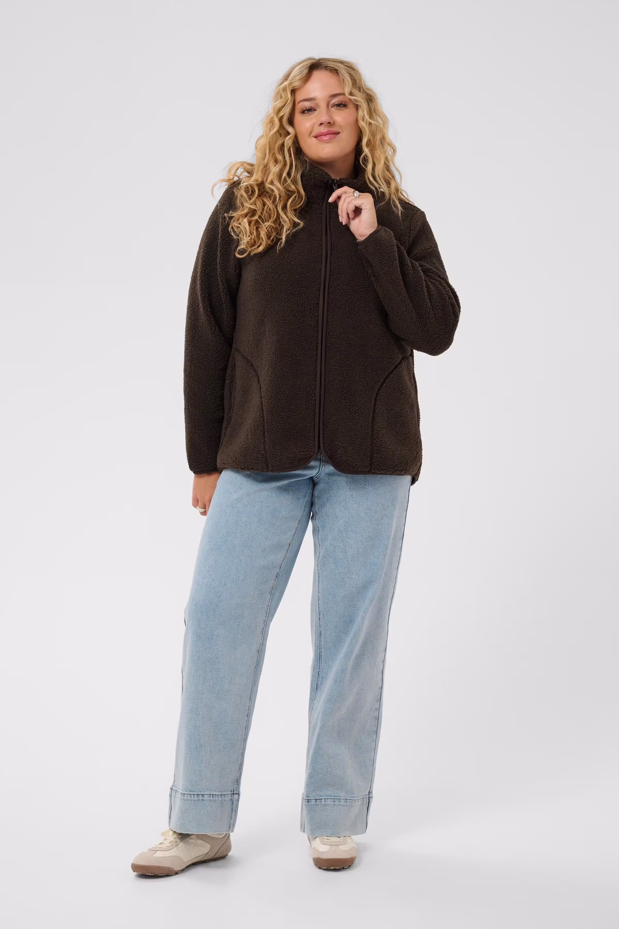 KCmally Coat LOOKBOOK FRONT 10584751-190810