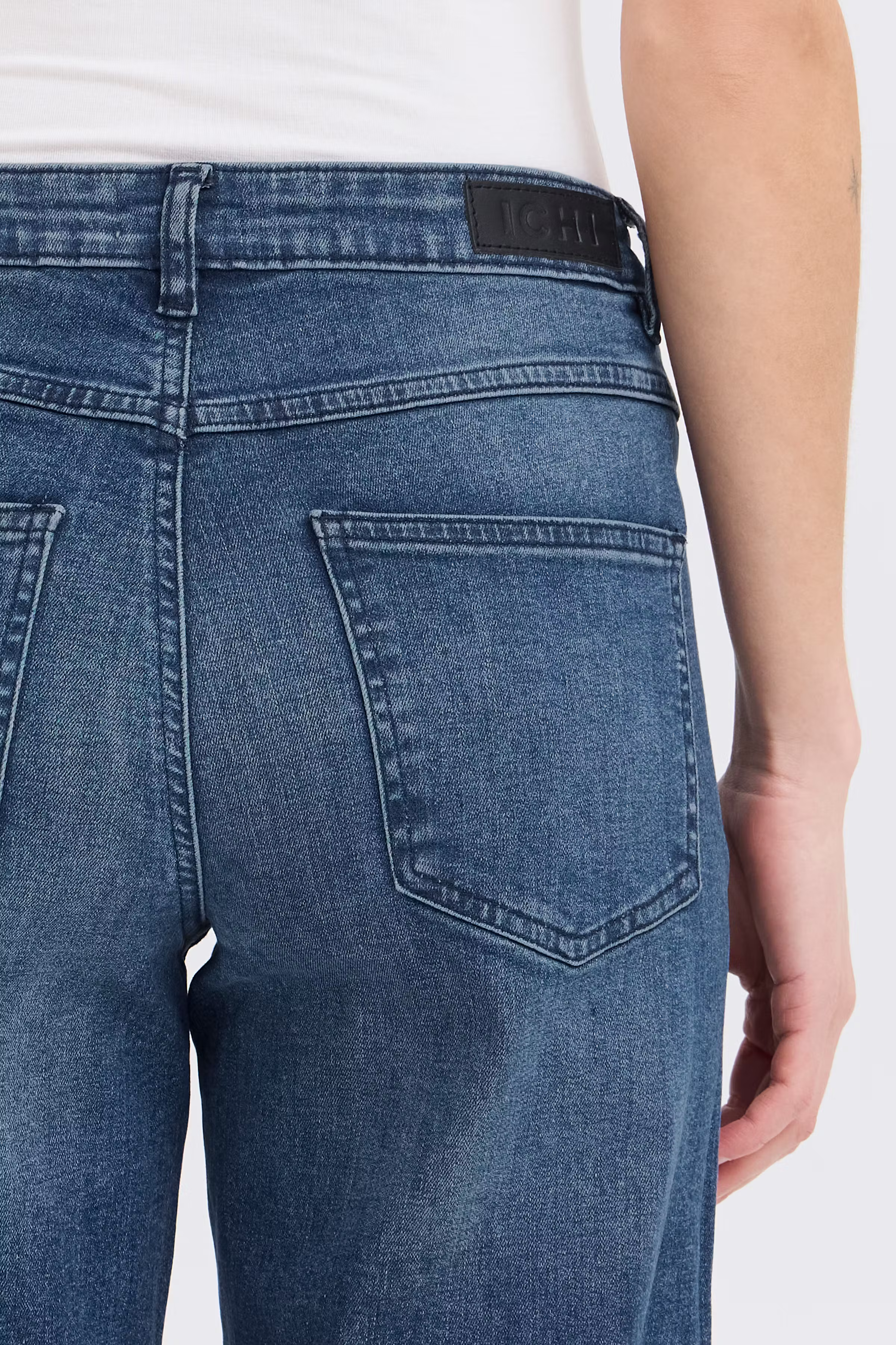 IHTWIGGY STRAIGHT Jeans LOOKBOOK DETAIL 20119128-19037