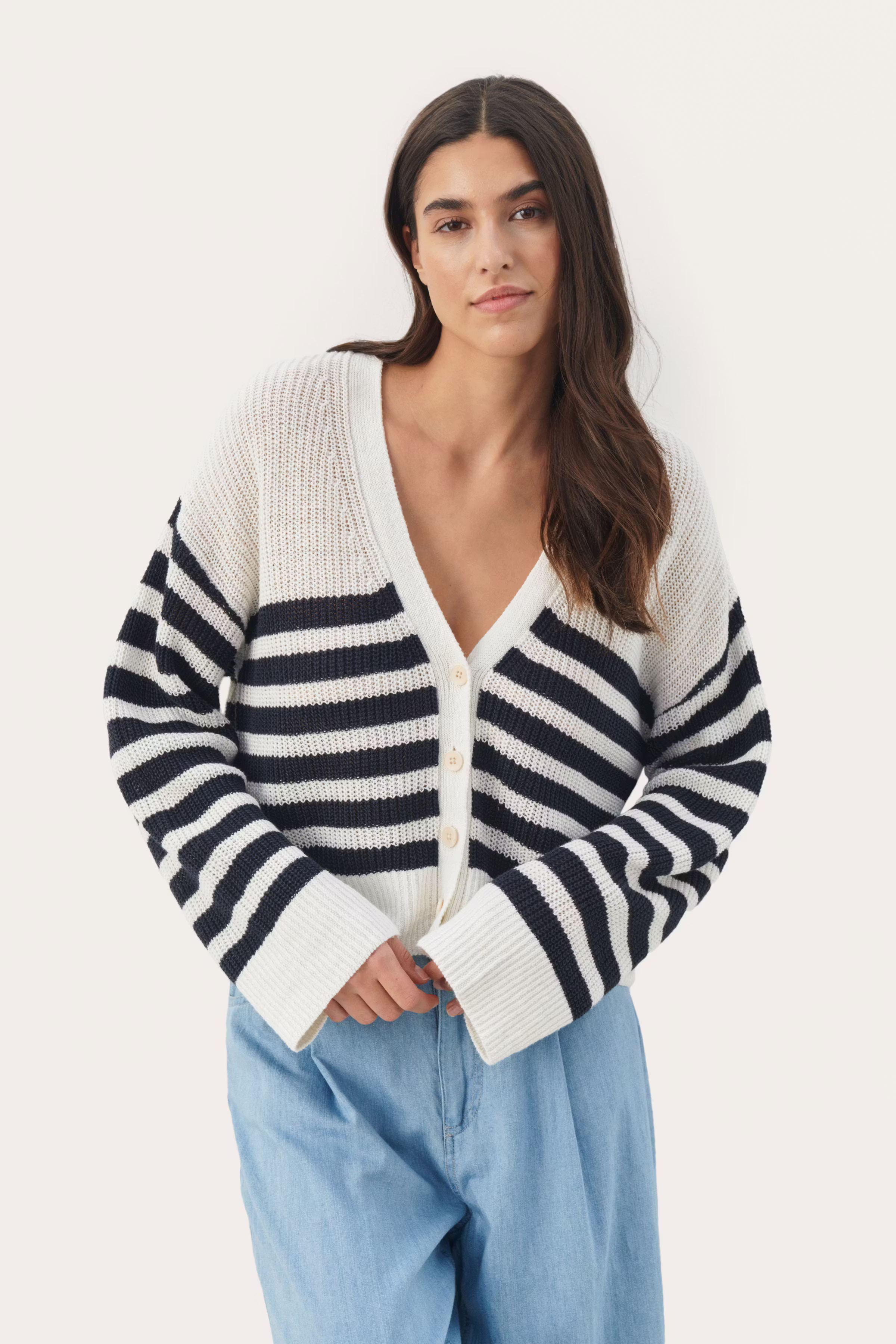 EmikoPW Vest LOOKBOOK FRONT 30308481-302850