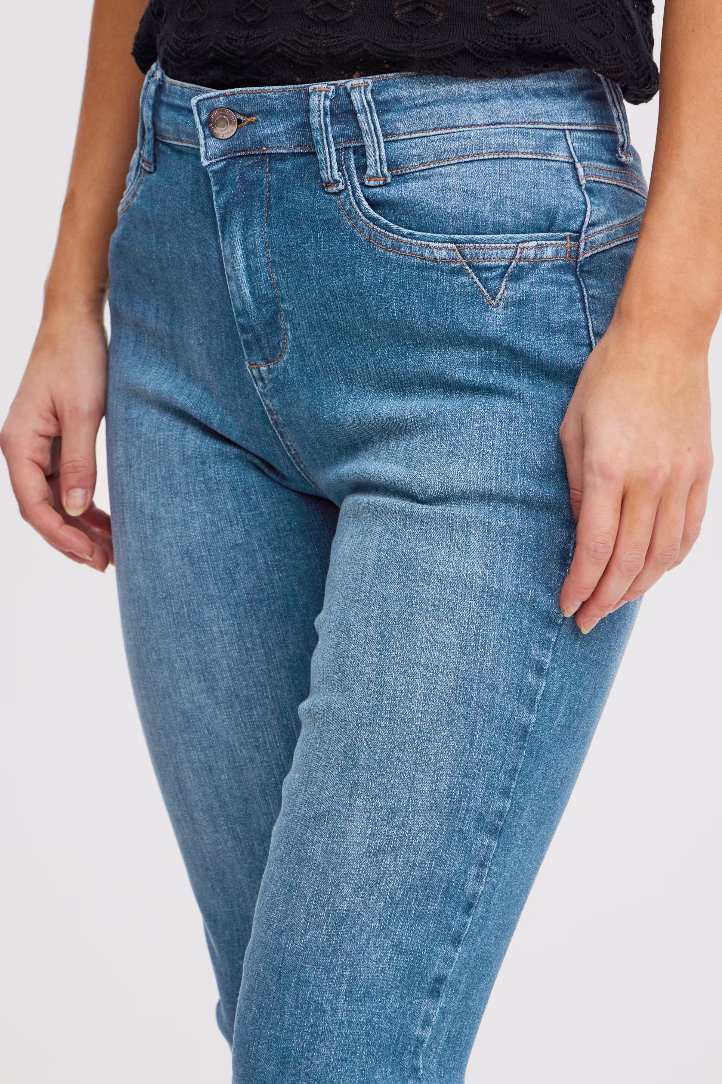 PZJULIA HW Capri LOOKBOOK DETAIL 50208107-200005