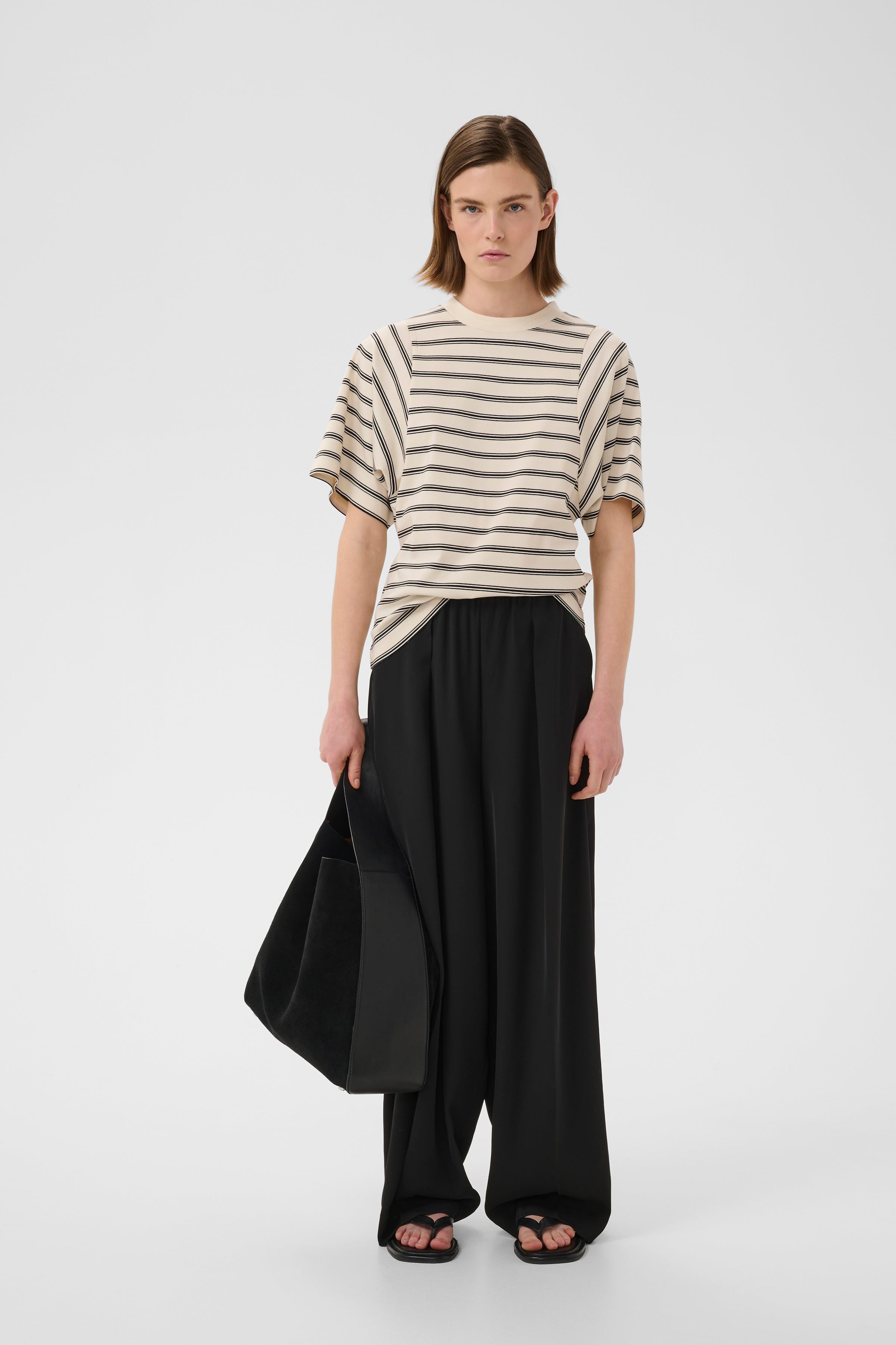 QAILEYIW Bukser LOOKBOOK FRONT 30112671-194008