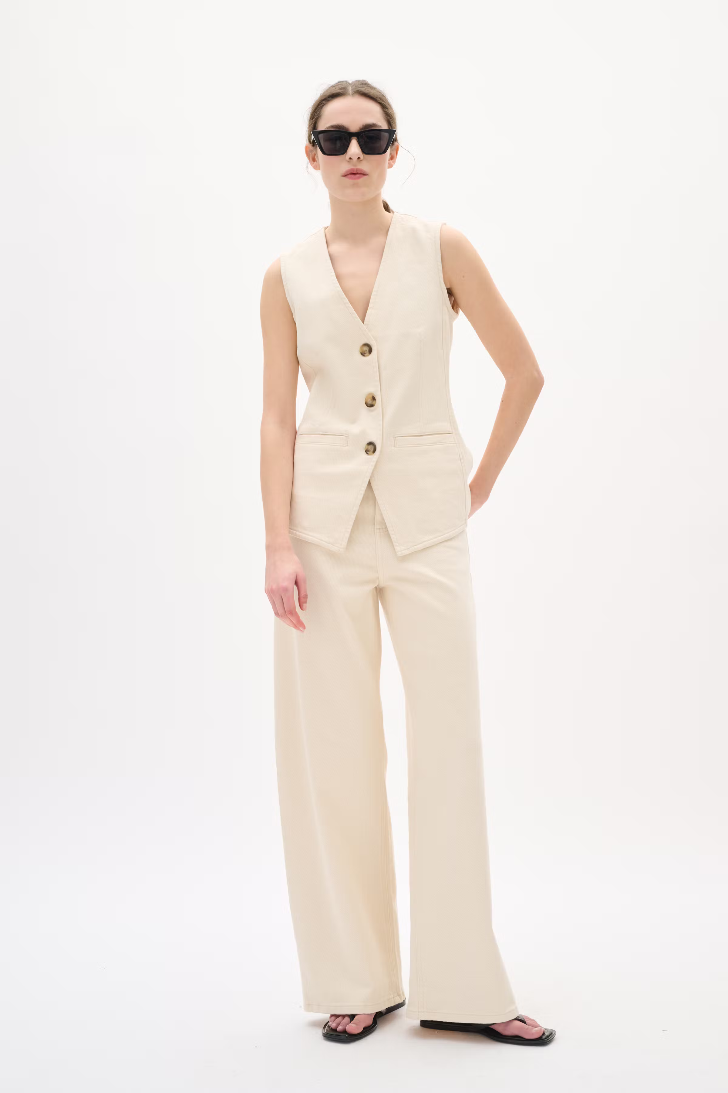 BaccaIW Denim Waistcoat LOOKBOOK FRONT 30110529-300597