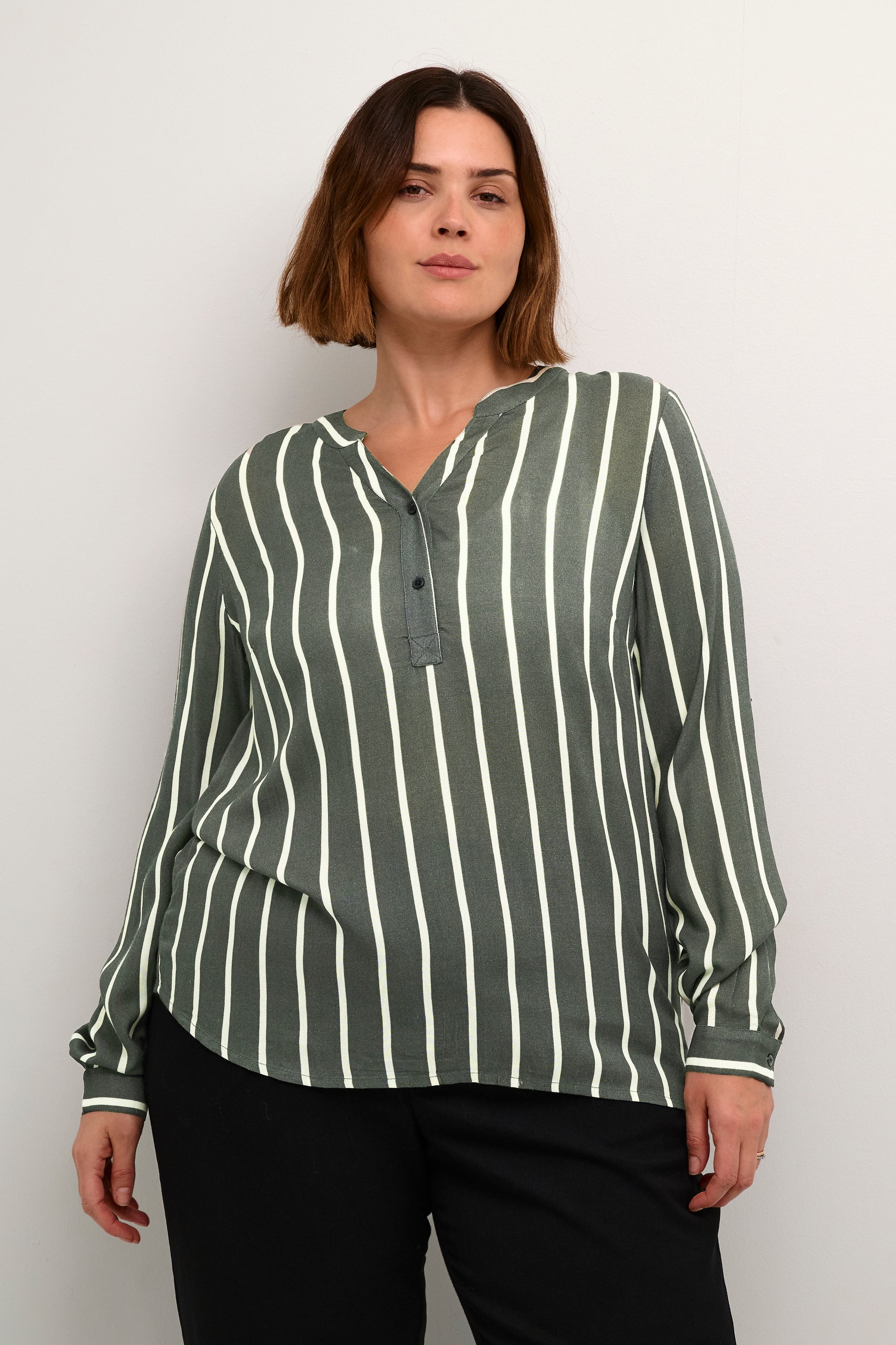 KCsida Blouse LOOKBOOK FRONT 10580350-106793