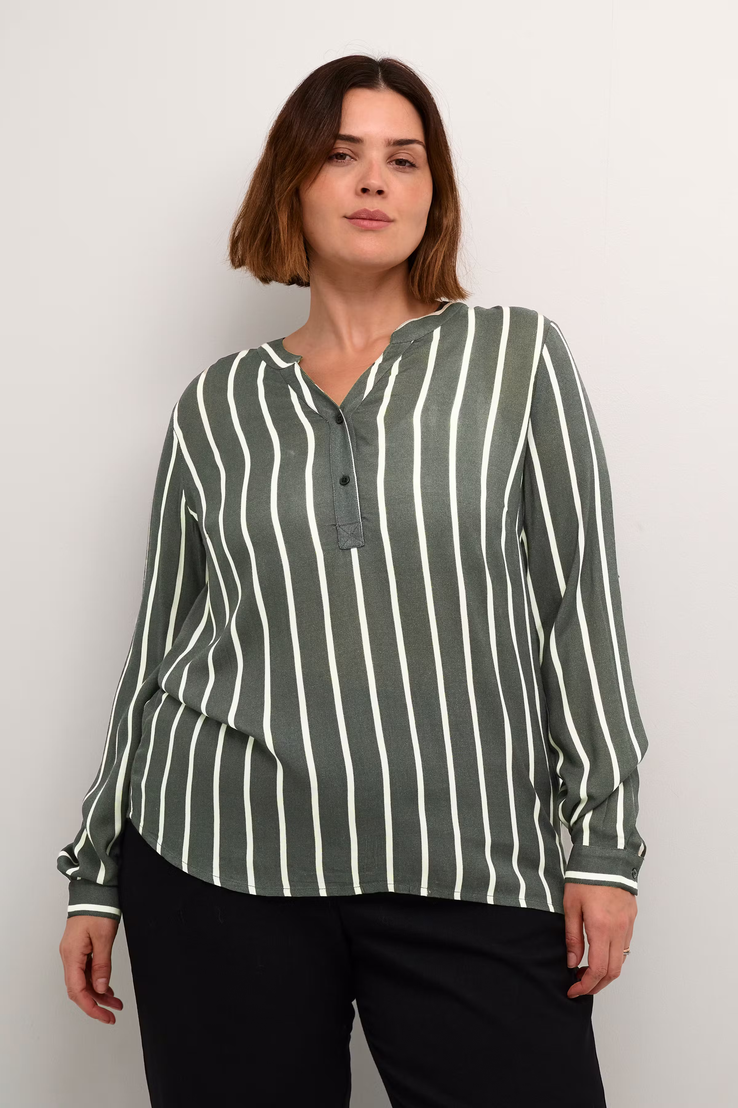 KCsida Blouse LOOKBOOK FRONT 10580350-106793