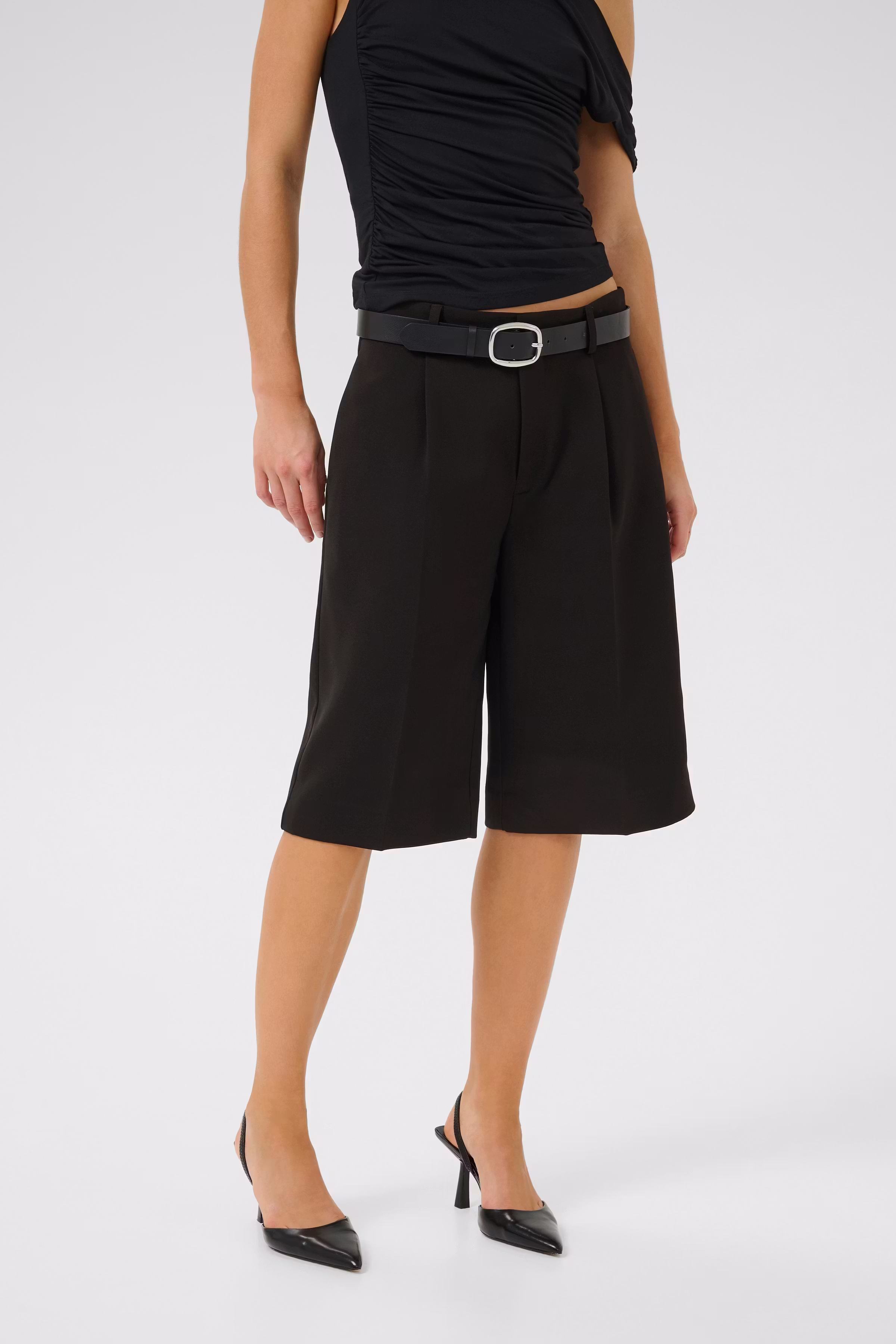 YolaMW Bermuda Shorts LOOKBOOK FRONT 10705145-100031