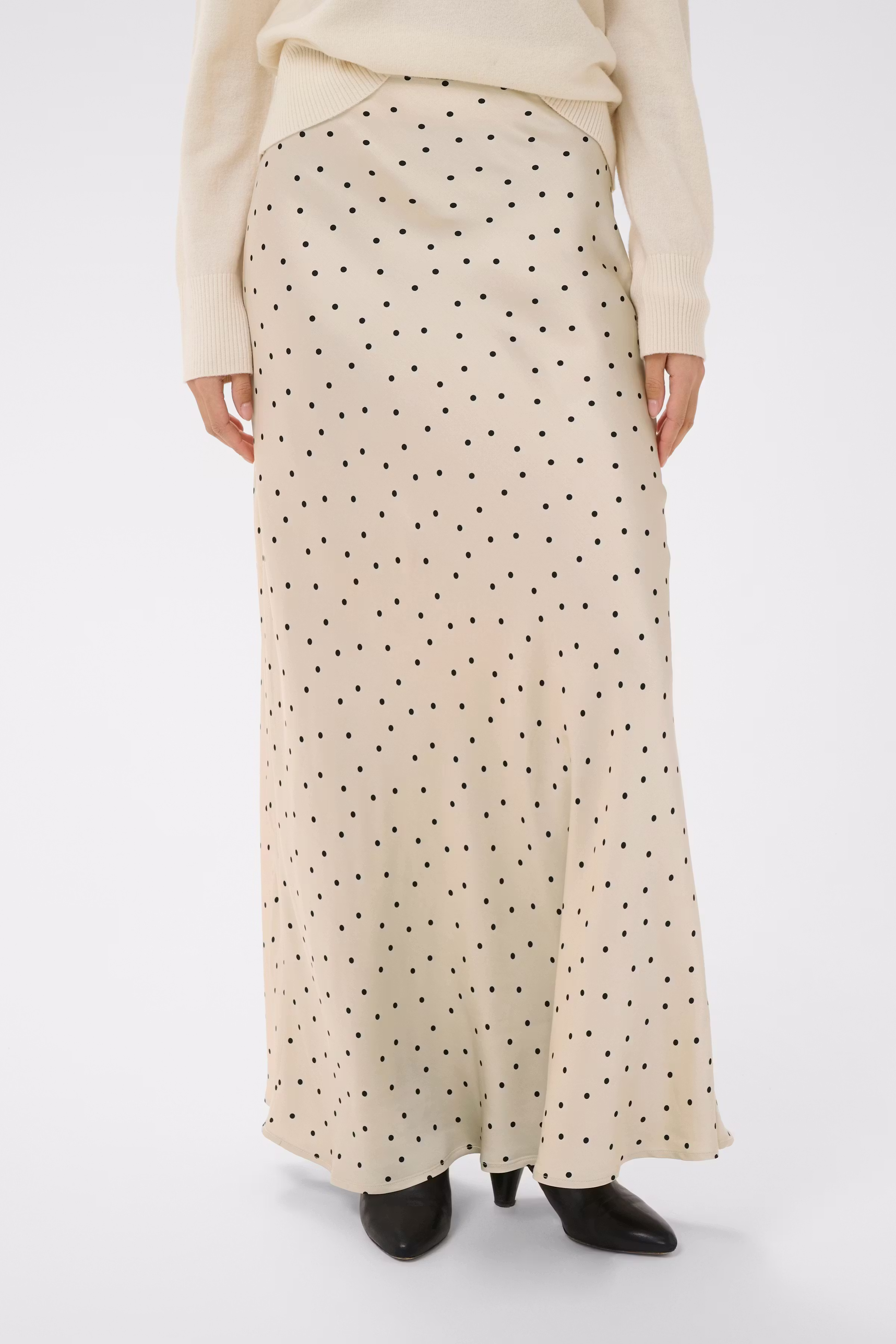 SLClero Skirt LOOKBOOK FRONT 30409465-305265